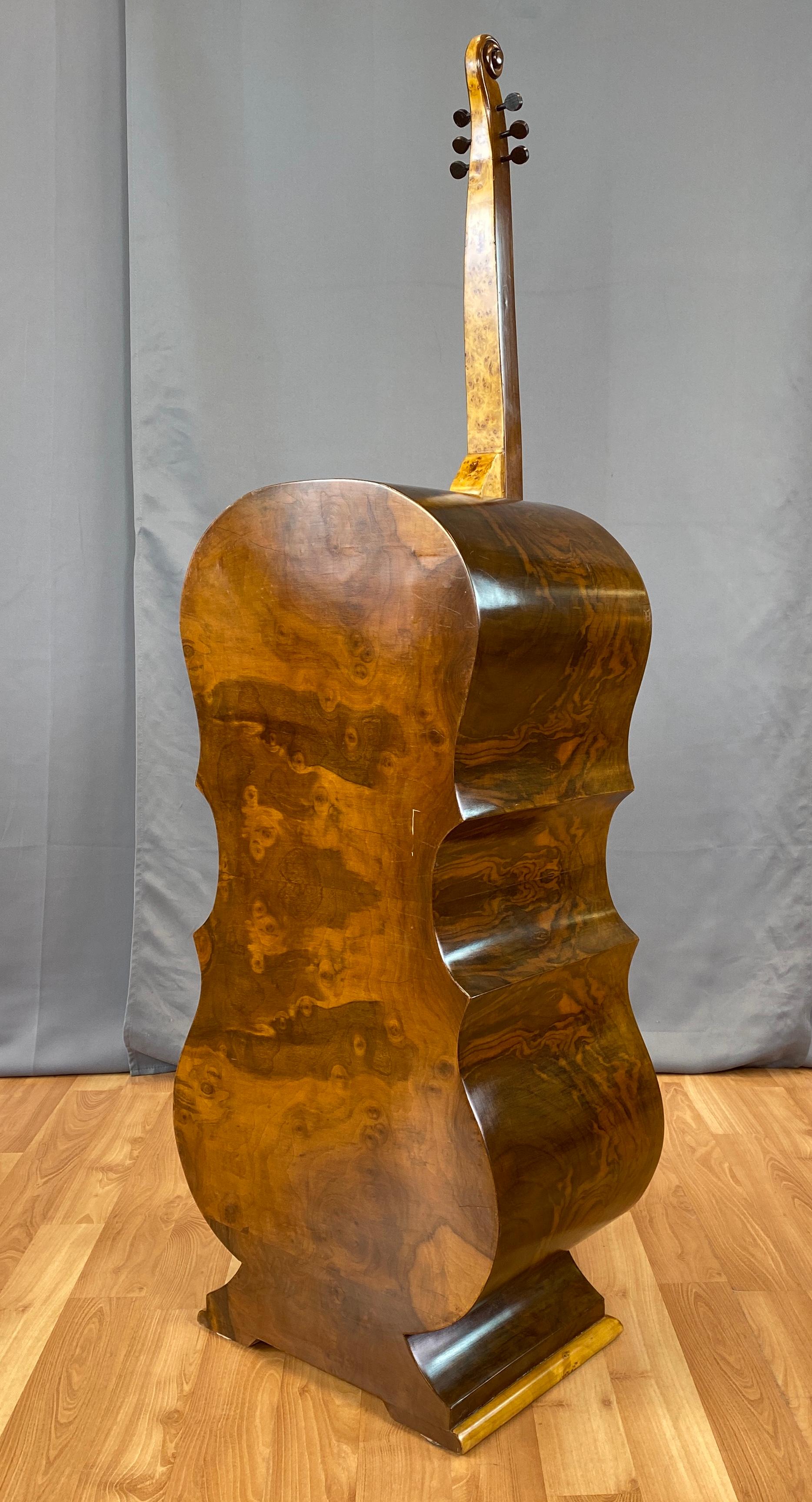 Biedermeier Style Burl-Wood Cello Kommode mit Hidden Cabinet (21. Jahrhundert und zeitgenössisch)