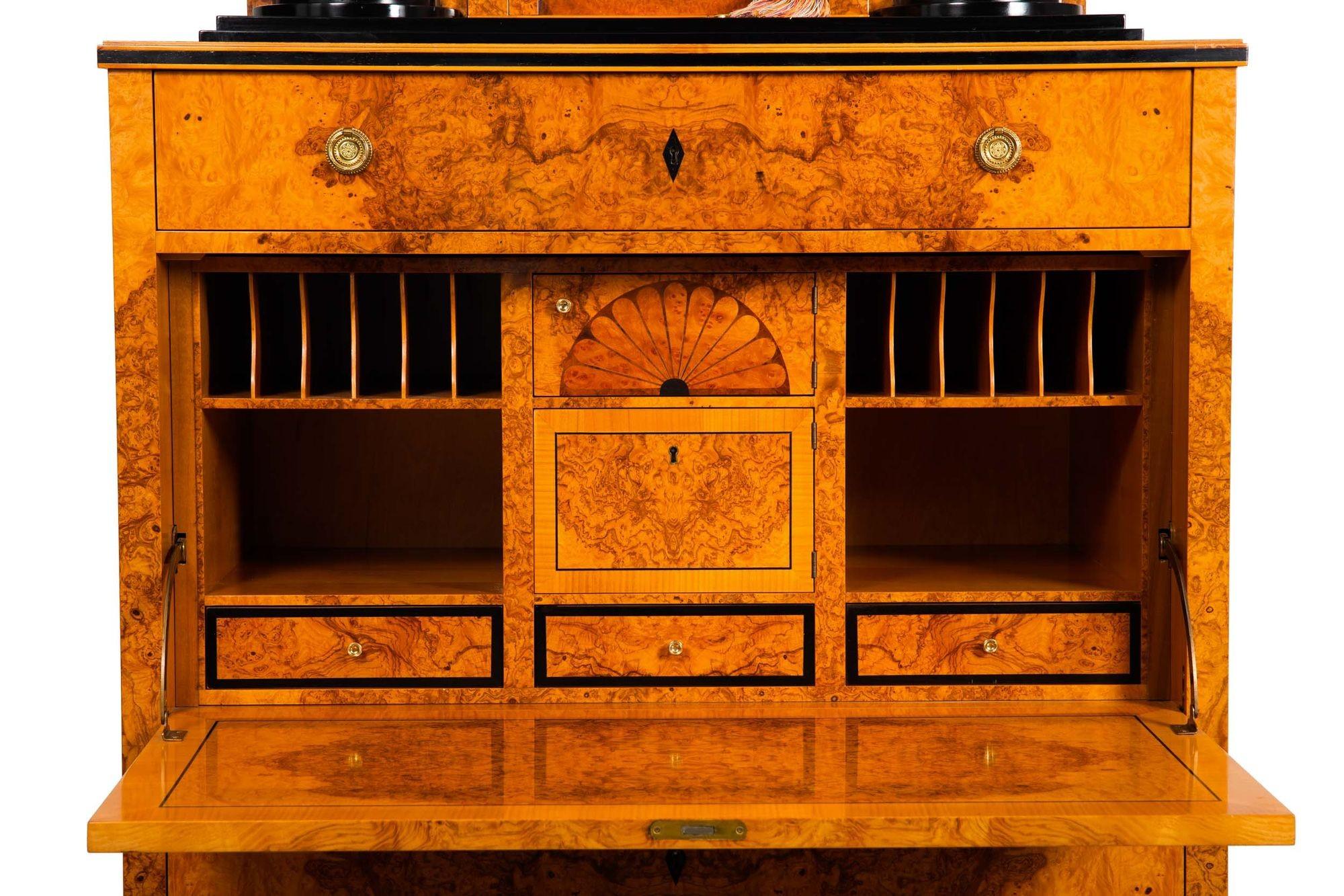 Sekretär-Schreibtisch aus gemasertem Birkenholz im Biedermeier-Stil von Colombo Mobili im Angebot 2