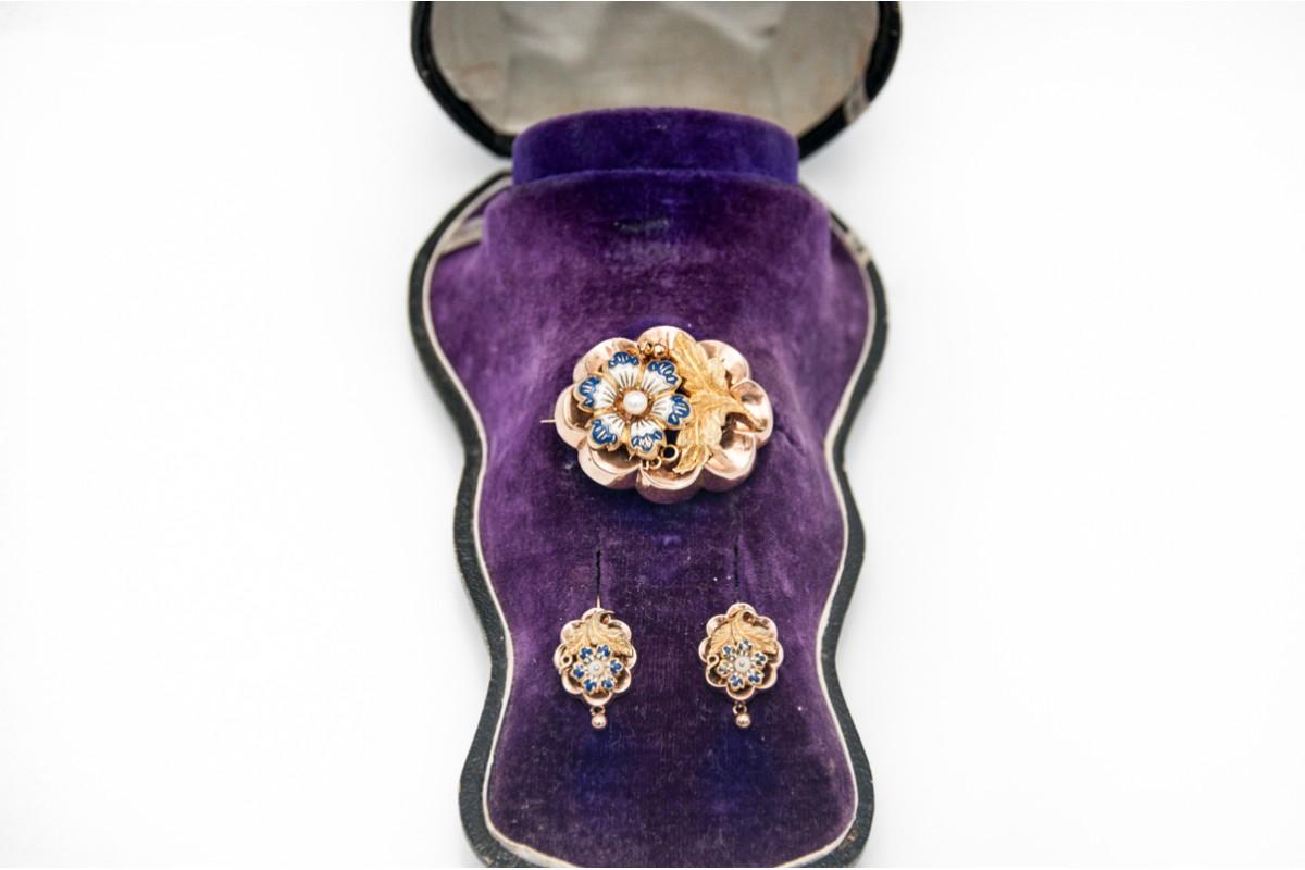 Biedermeier style demi-parure, gold enamel brooch and earrings, 1840-1850s. In Good Condition For Sale In Chorzów, PL