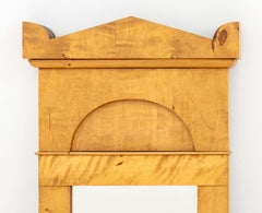 Specchio da parete in acero in stile Biedermeier con stemma architettonico
