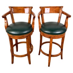 Sgabello da bar girevole in legno di Oak in stile Biedermeier con seduta in pelle verde, una coppia