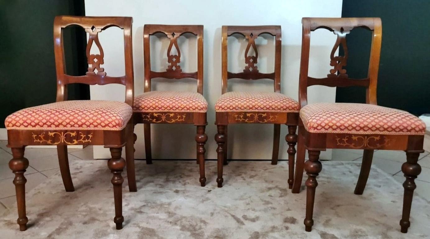 We kindly suggest that you read the whole description, as we try to give you detailed technical and historical information to ensure the authenticity of our items.
Set of 4 Danish wooden chairs and fabric seats; each chair has a refined and elegant