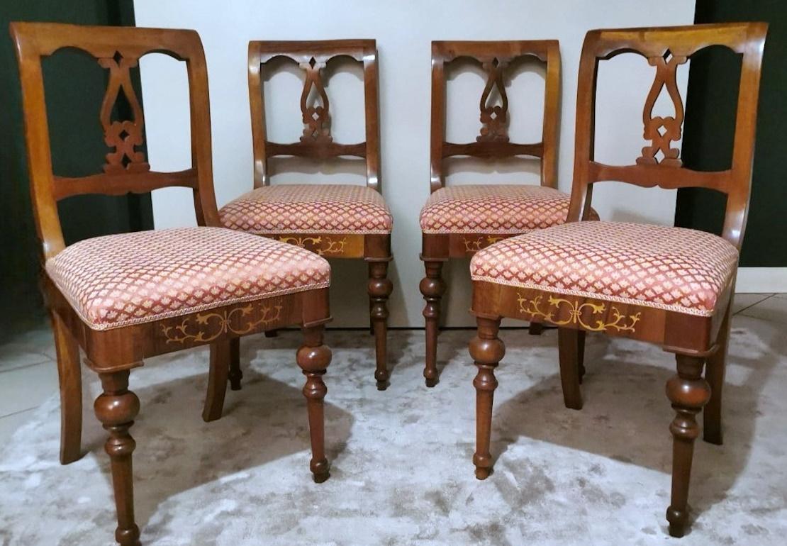 Set aus 4 dänischen Stühlen im Biedermeier-Stil aus Holz und Stoff (Handgefertigt) im Angebot