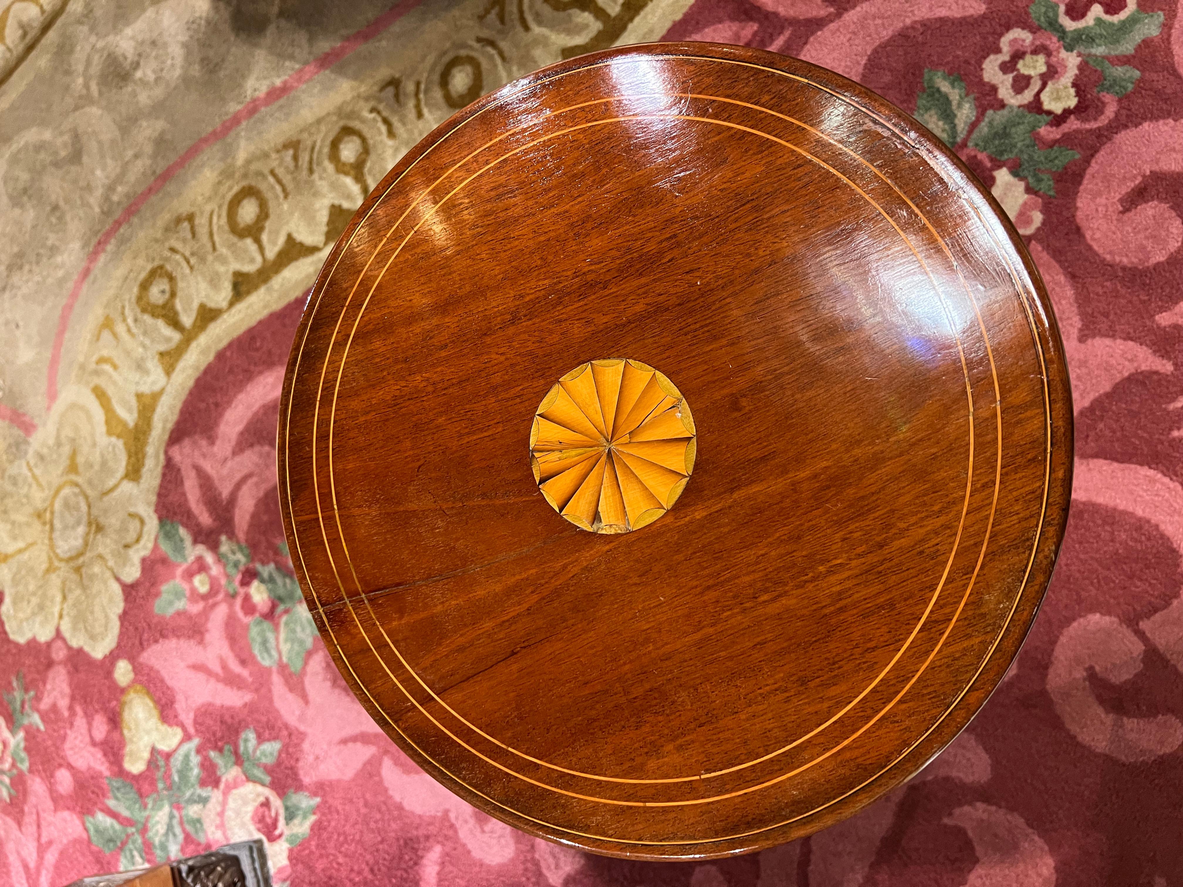 Beautiful round side table mahogany 
beautiful original condition, all hand-polished with shellac
inside everything polished - very clean
Small inlays with shading
Very stable and firmly glued.