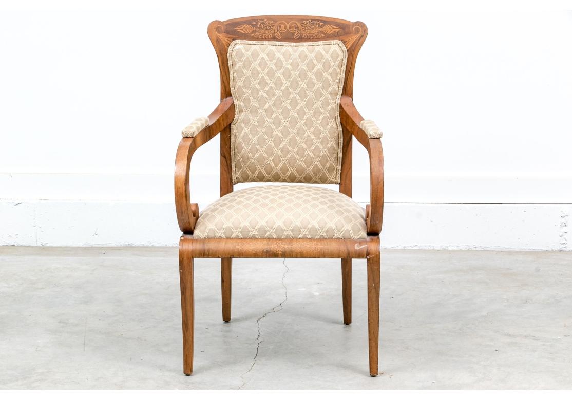 Sillón con Brazos Tapizado Estilo Biedermeier en Desgastado estado para la venta en Bridgeport, CT