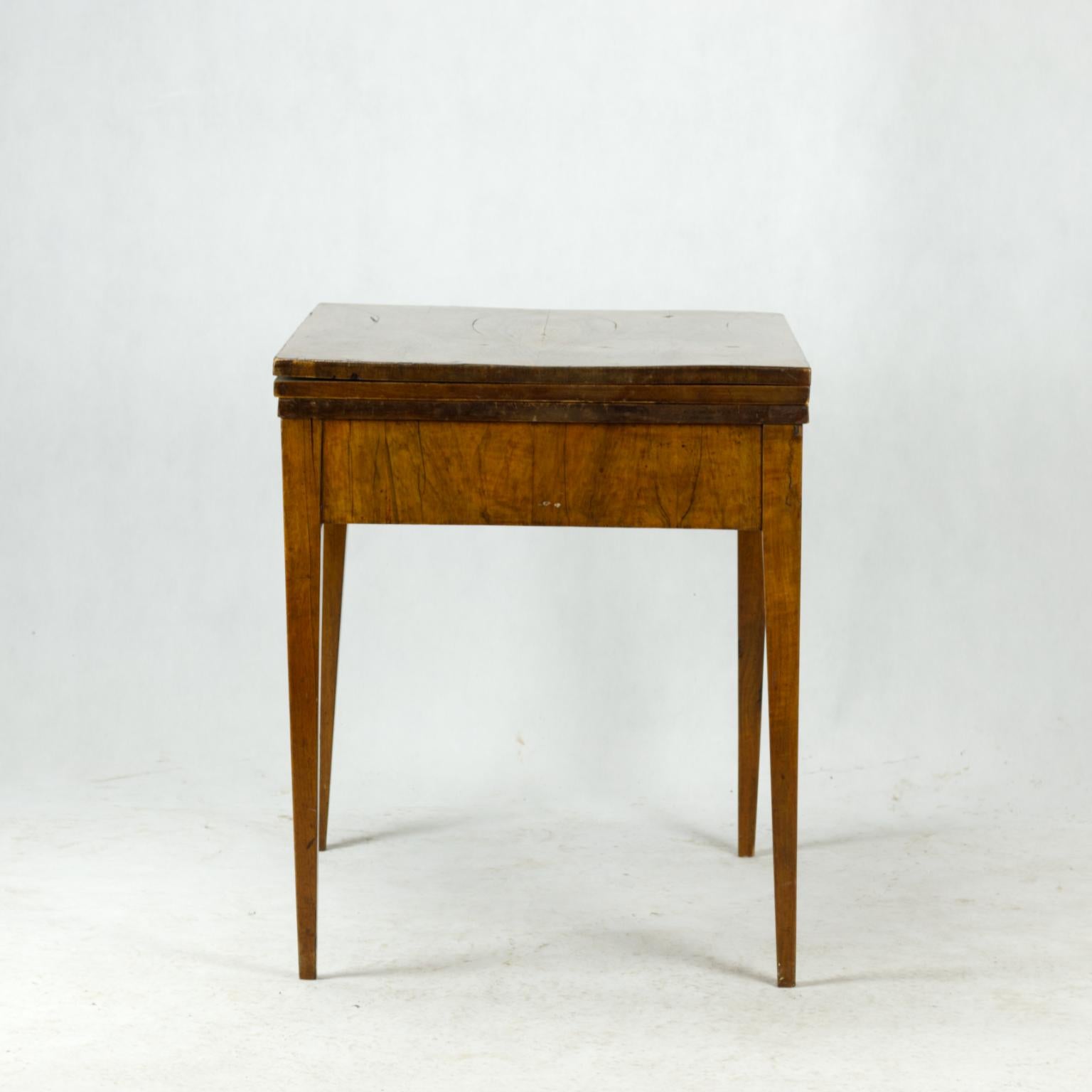 Table Biedermeier, XIXe siècle État moyen - En vente à Lucenec, SK