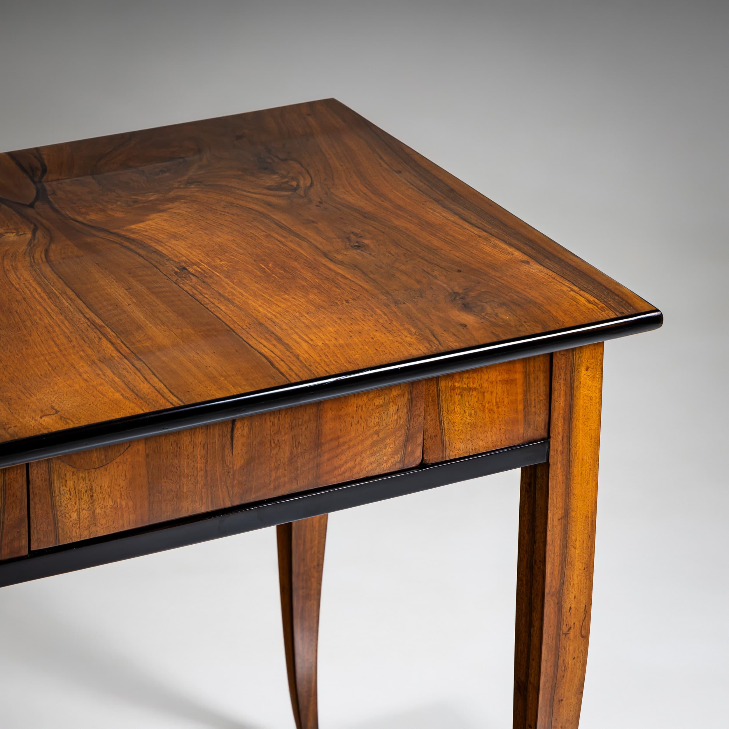 Biedermeier Table, circa 1820 In Good Condition For Sale In Greding, DE