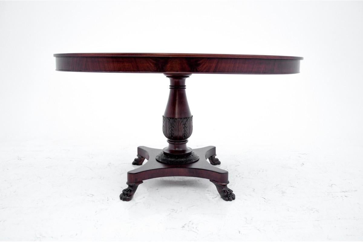 Biedermeier table, circa 1850.

Wood: Mahogany

Dimensions: tabletop length 130 cm x width 92 cm, height 70 cm.

  