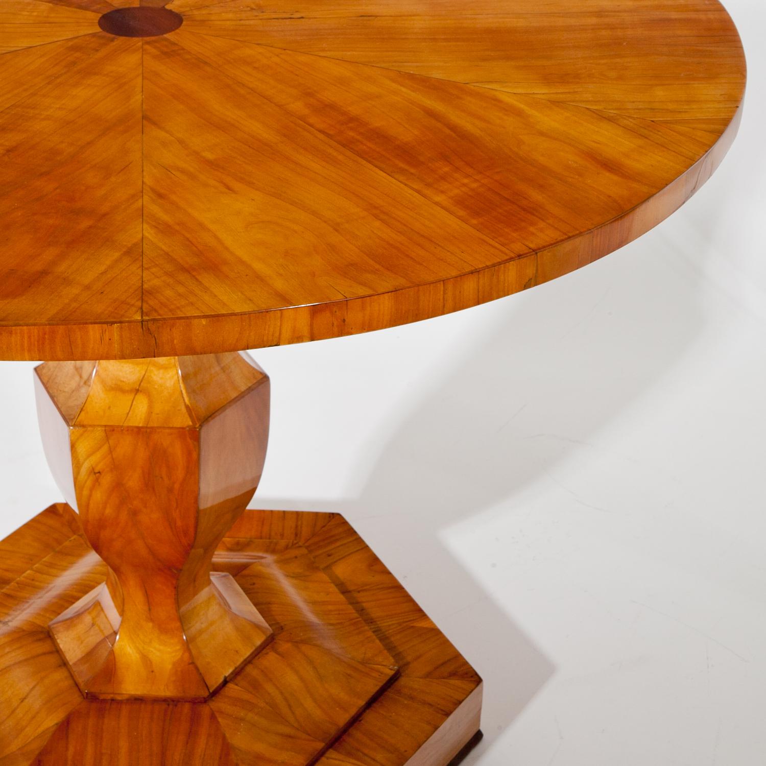 Salon table, standing on a hexagonal base with vase-shaped foot and a round tabletop.