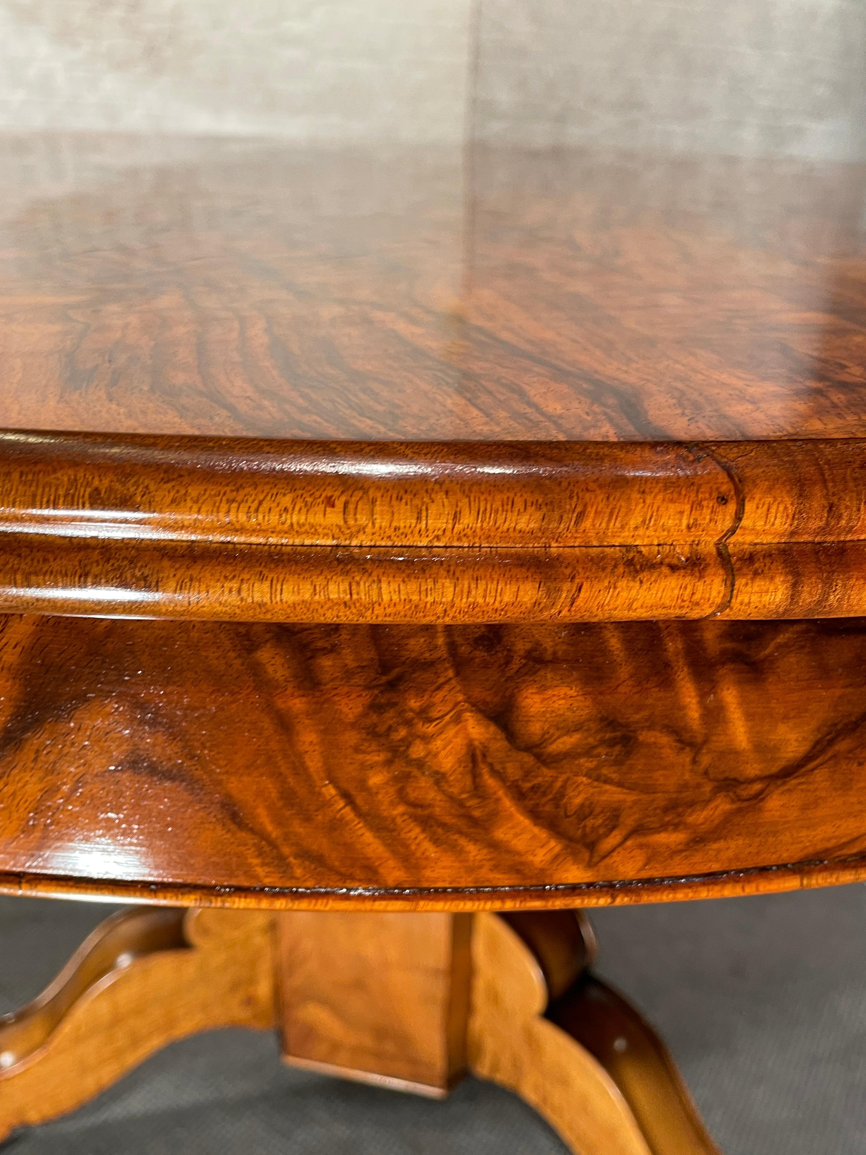 Biedermeier Table, Germany 1820-30, Walnut In Good Condition For Sale In Belmont, MA