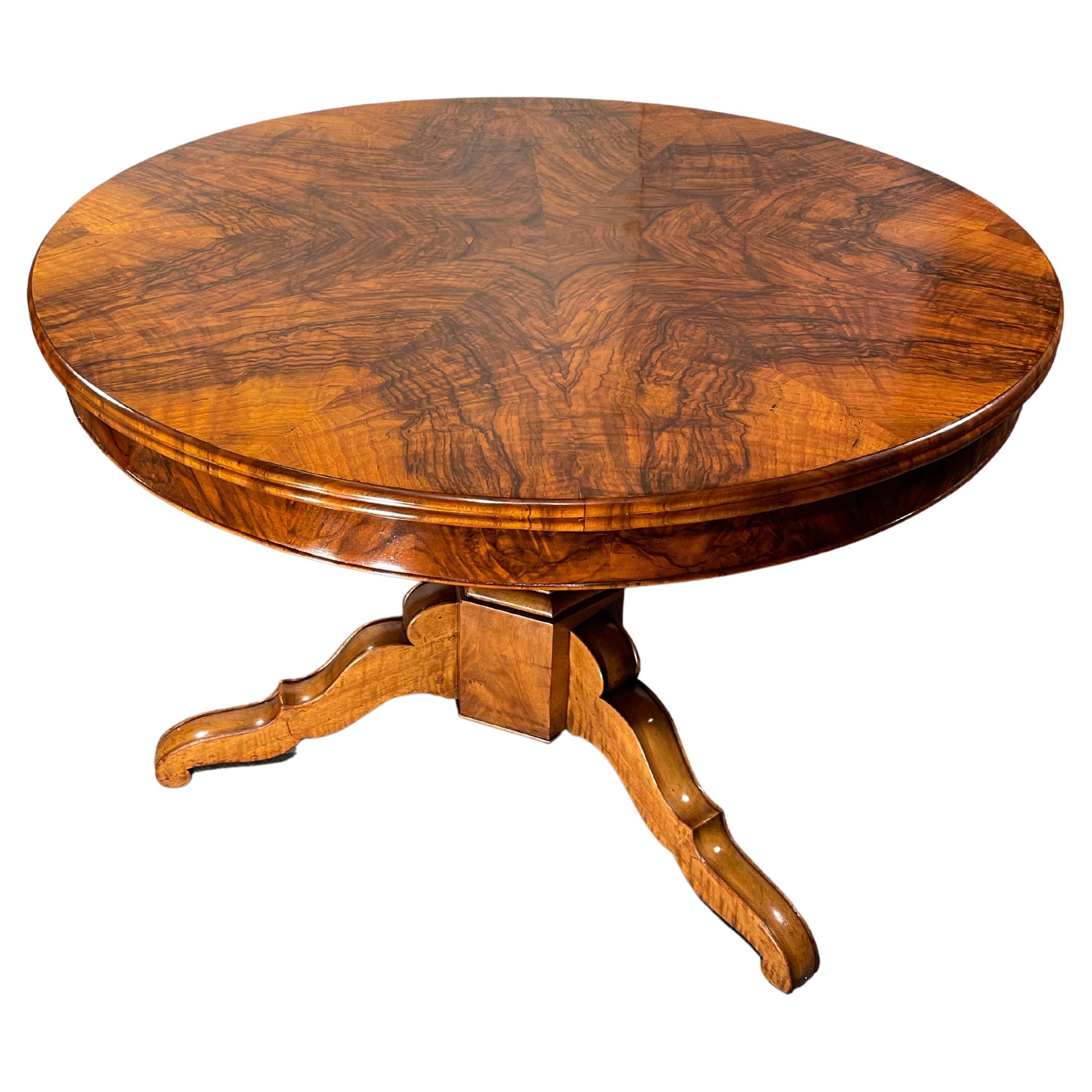 Table Biedermeier, Allemagne 1820-30, Noyer