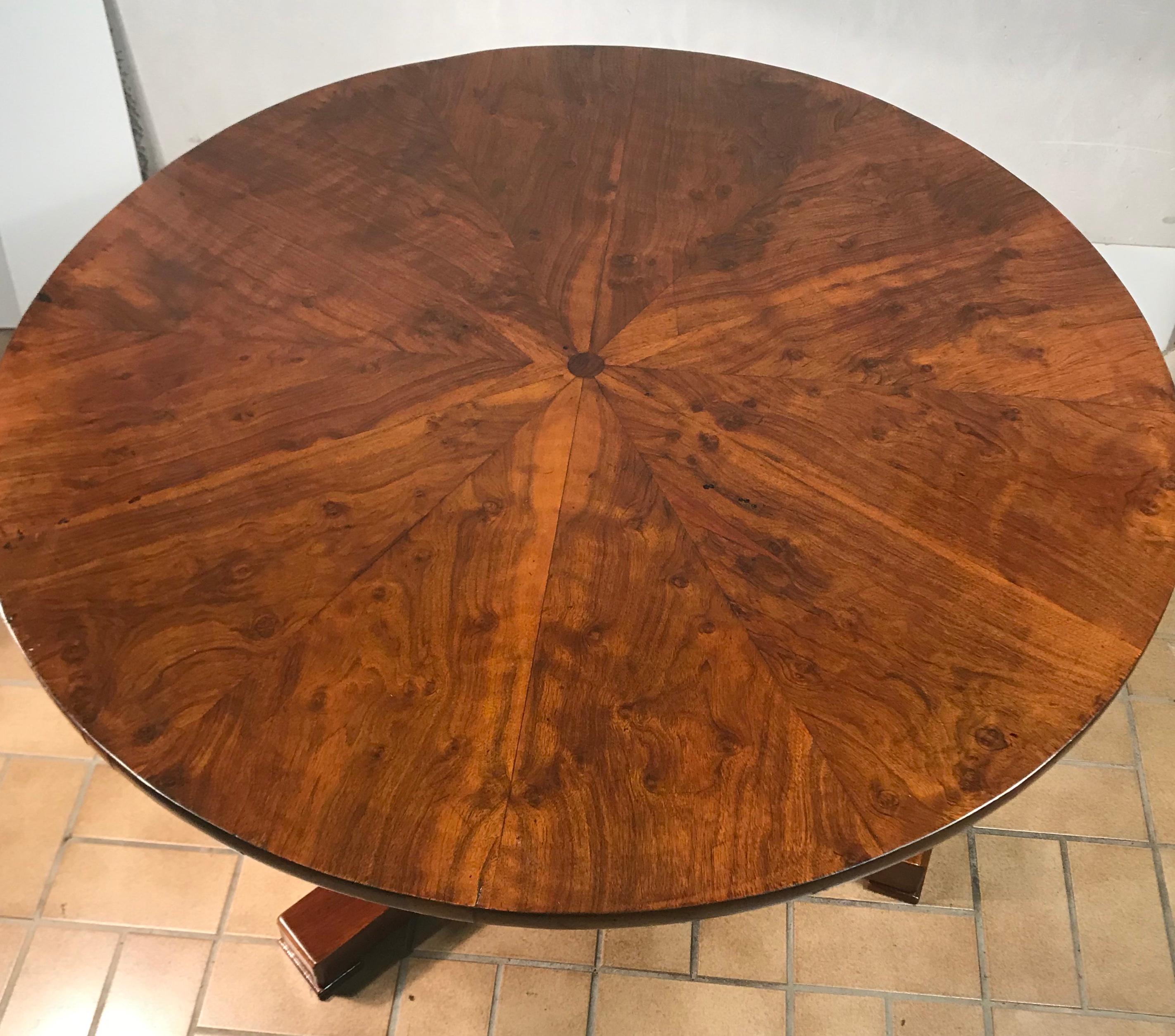 Original Biedermeier table, South German 1820
This beautiful original Biedermeier table has an exquisite walnut veneer on top and base. 
It is in good condition. It has been carefully refinished French polished. 
The top has some imperfections due