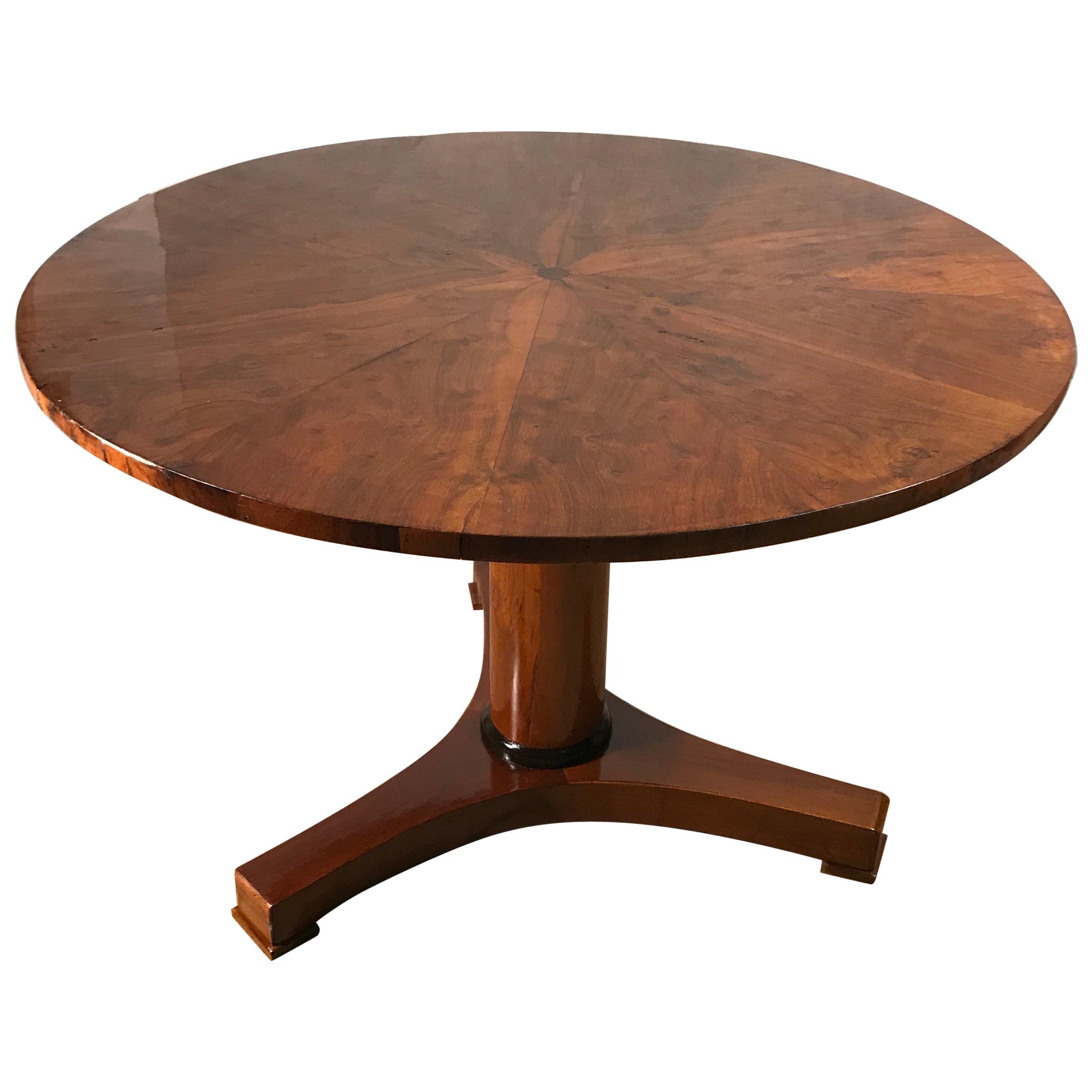 Biedermeier Table, Walnut Veneer, South German, 1820