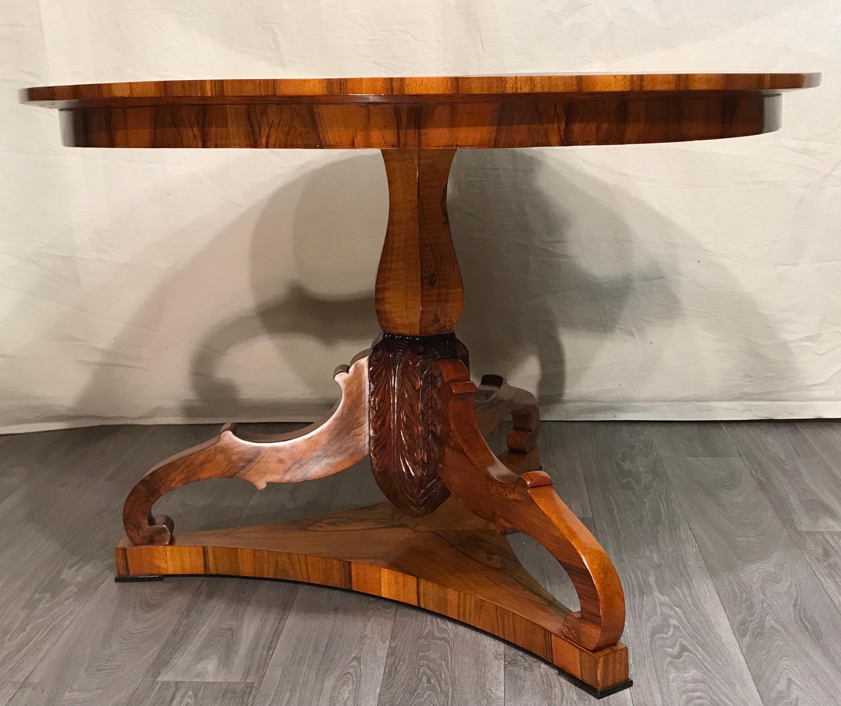 Biedermeier table, South German, 1820,
This unique Biedermeier table has a gorgeous walnut piecrust veneer on the top. The lower part of the baluster vase shaped foot is decorated with acanthus leave carvings. Additionally, three curved supports