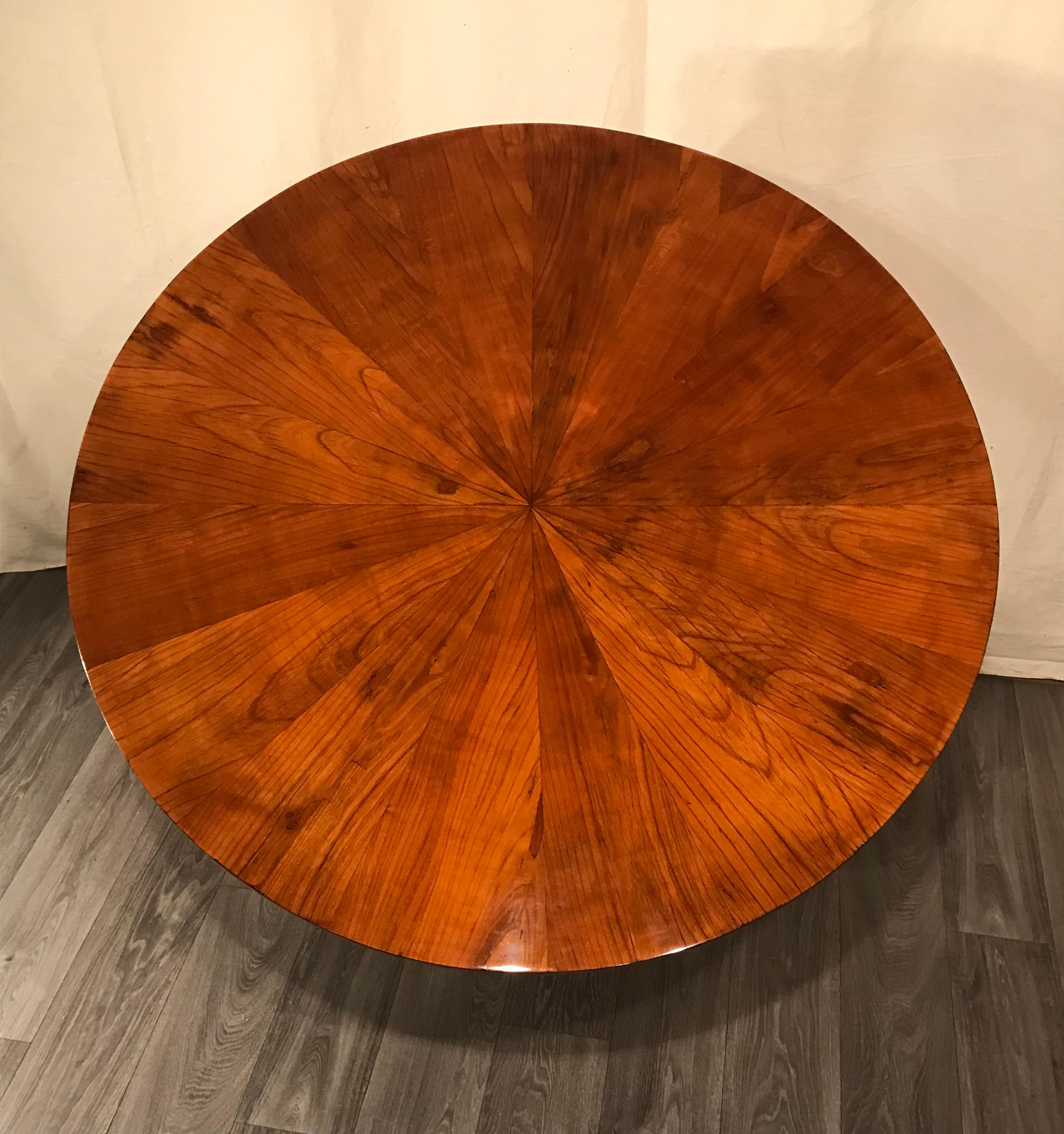 Biedermeier Table, South Germany, 1820-30 In Good Condition For Sale In Belmont, MA