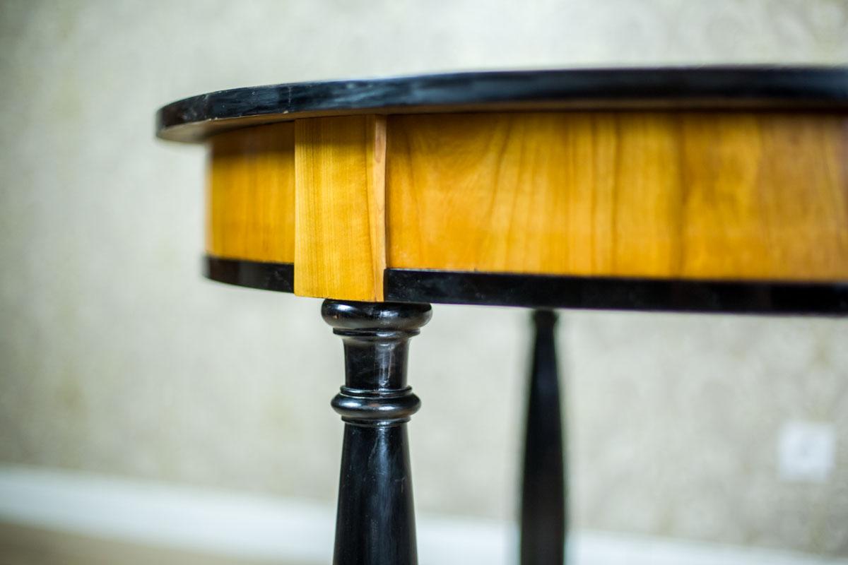 Biedermeier Table Veneered with Rosewood, circa 1860 4