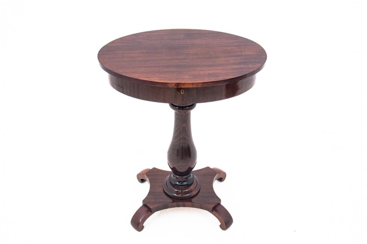 Biedermeier Thread Table, Northern Europe, Around 1880, After Renovation In Good Condition For Sale In Chorzów, PL