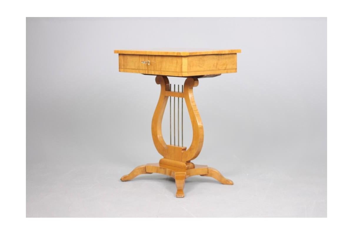 Biedermeier thread table, Northern Europe, circa 1890.

very good condition, after professional renovation, finished in polish.

Wood: birch

dimensions: height: 70cm, width: 55cm, depth: 42cm