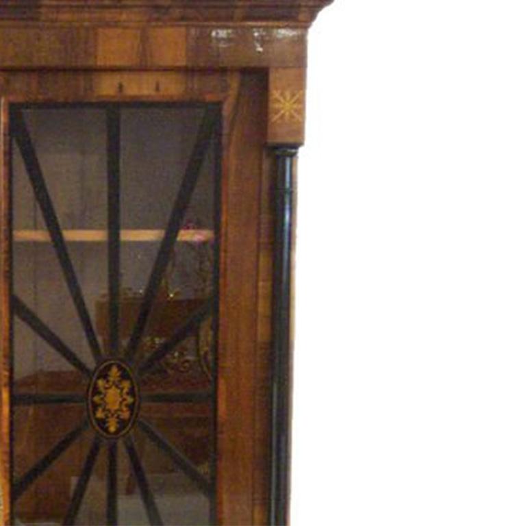 Biedermeier  Vitrine In Excellent Condition For Sale In Pompano Beach, FL