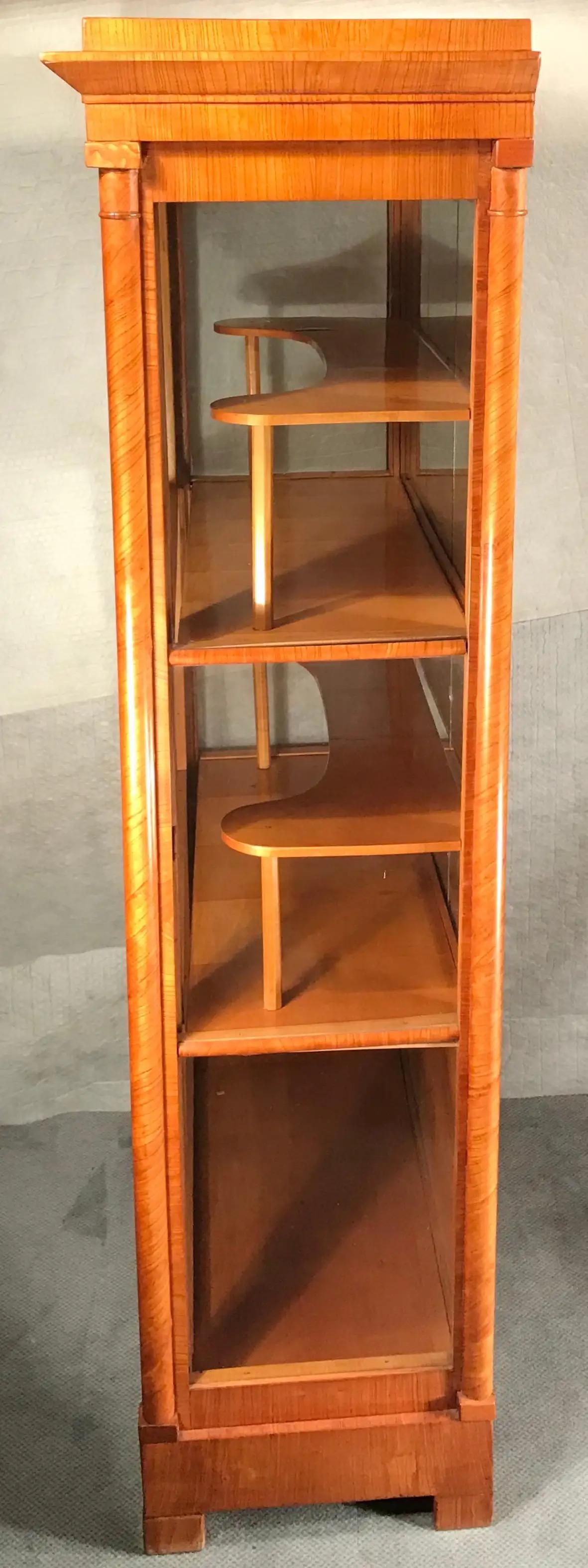 Placage Vitrine Biedermeier d'Autriche, 1820 en vente