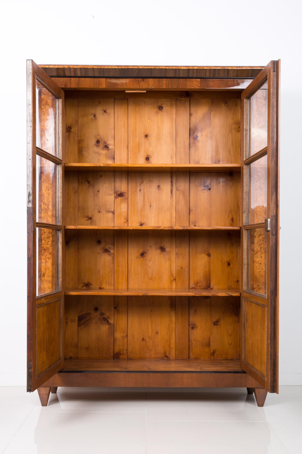 Biedermeier Vitrine in Walnut Veneer, Germany, 19th Century 1