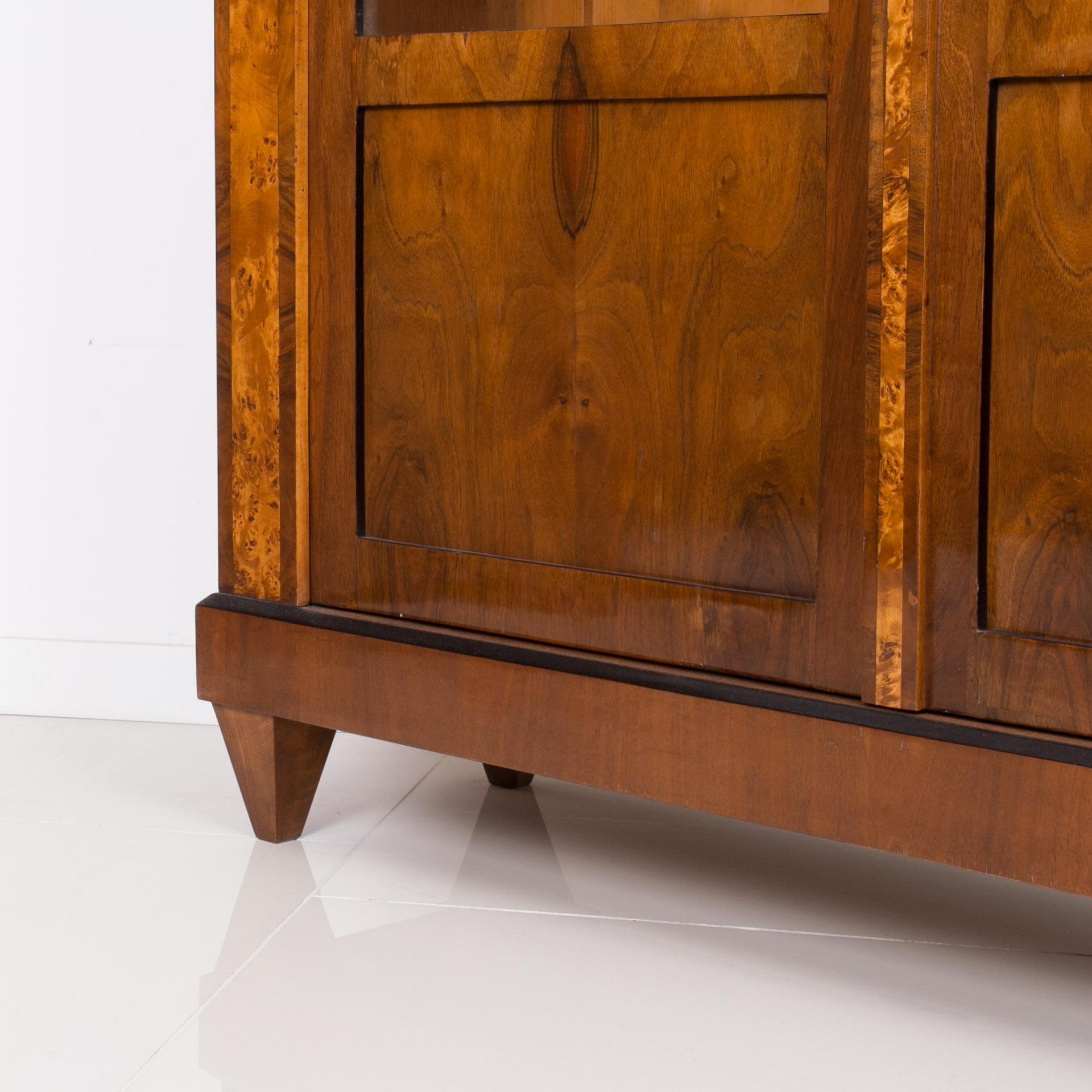 Biedermeier Vitrine in Walnut Veneer, Germany, 19th Century 2