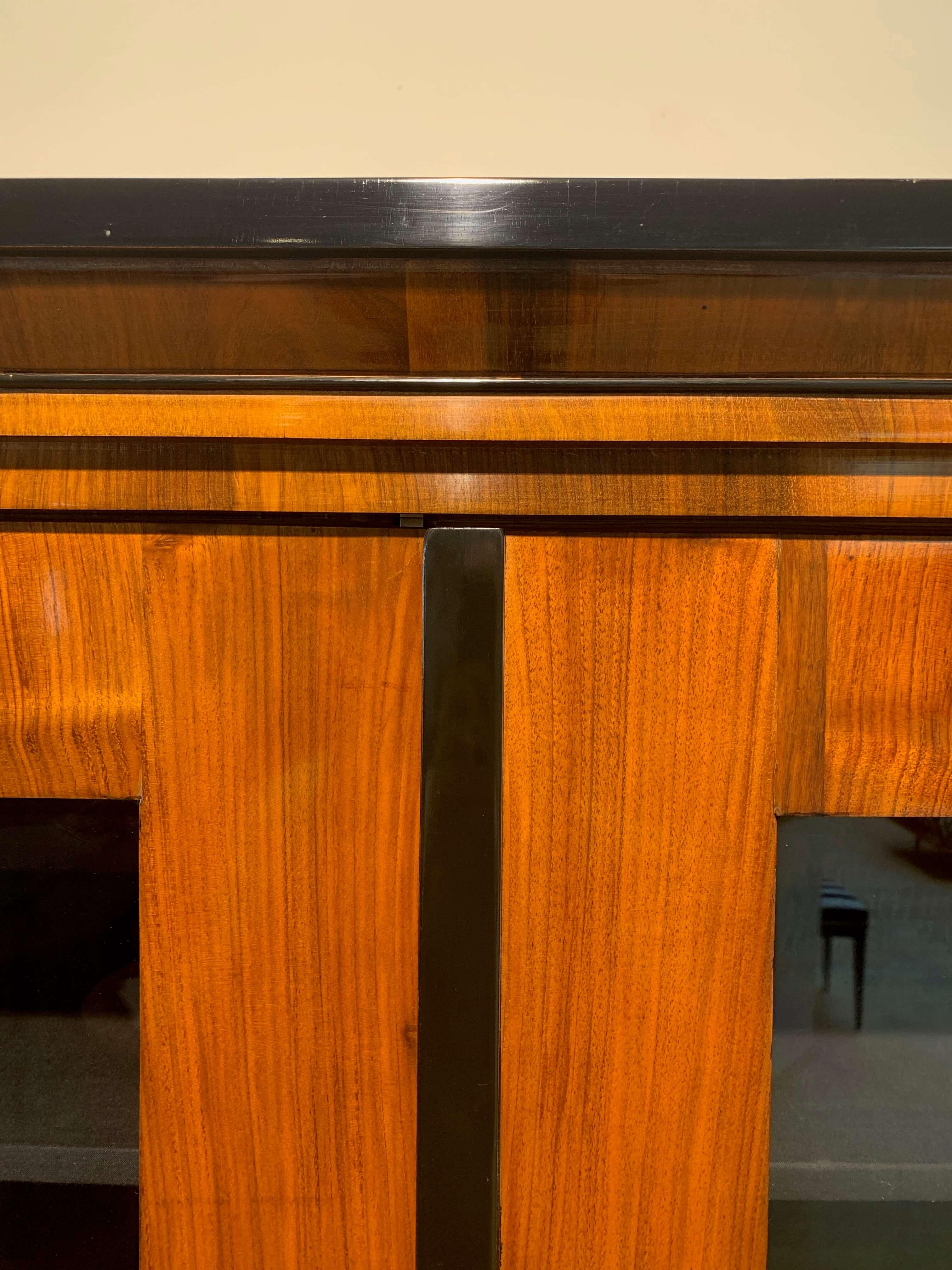 Biedermeier Bookcase, Walnut Veneer, South Germany, circa 1825 2