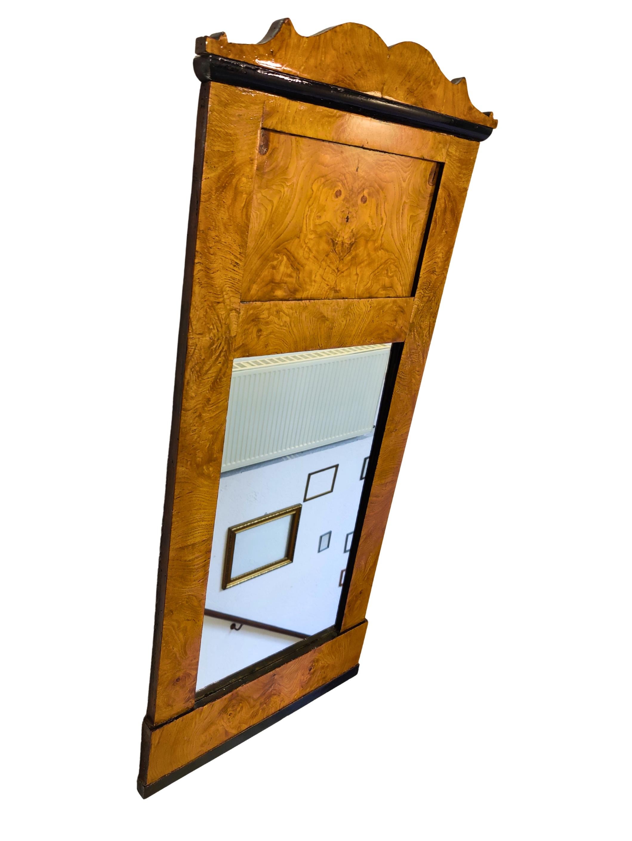 Specchio in frassino Biedermeier del XIX secolo in vendita 2