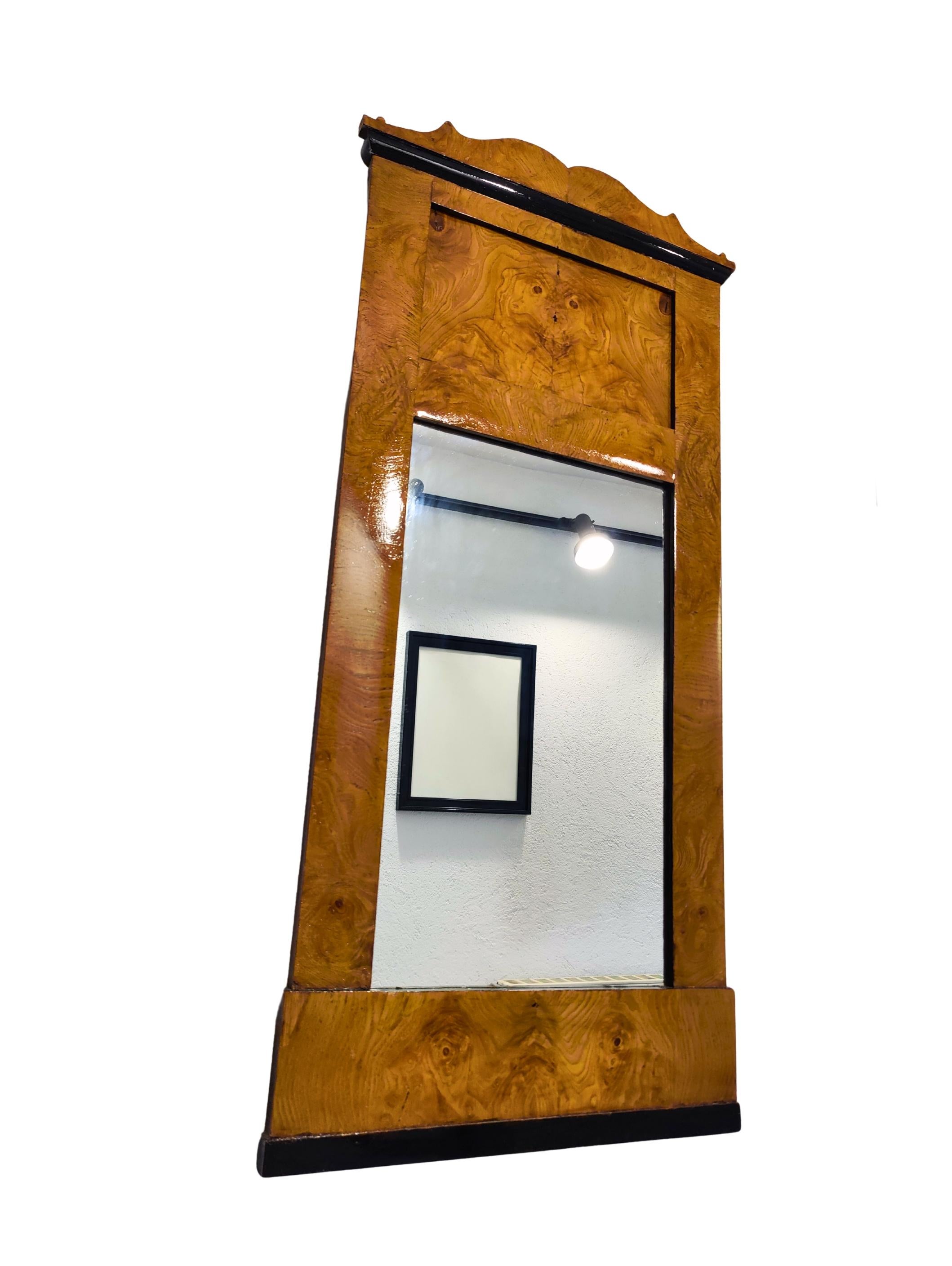 Specchio in frassino Biedermeier del XIX secolo in vendita 3