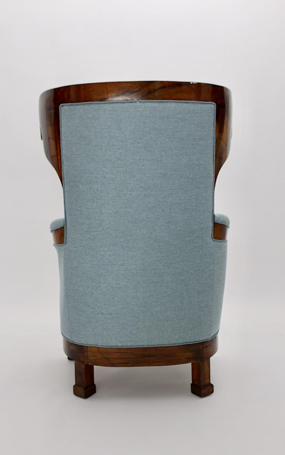 Biedermeier Nussbaum Blau Stoff Vintage Wingback Chair Sessel Wien um 1925 im Angebot 2
