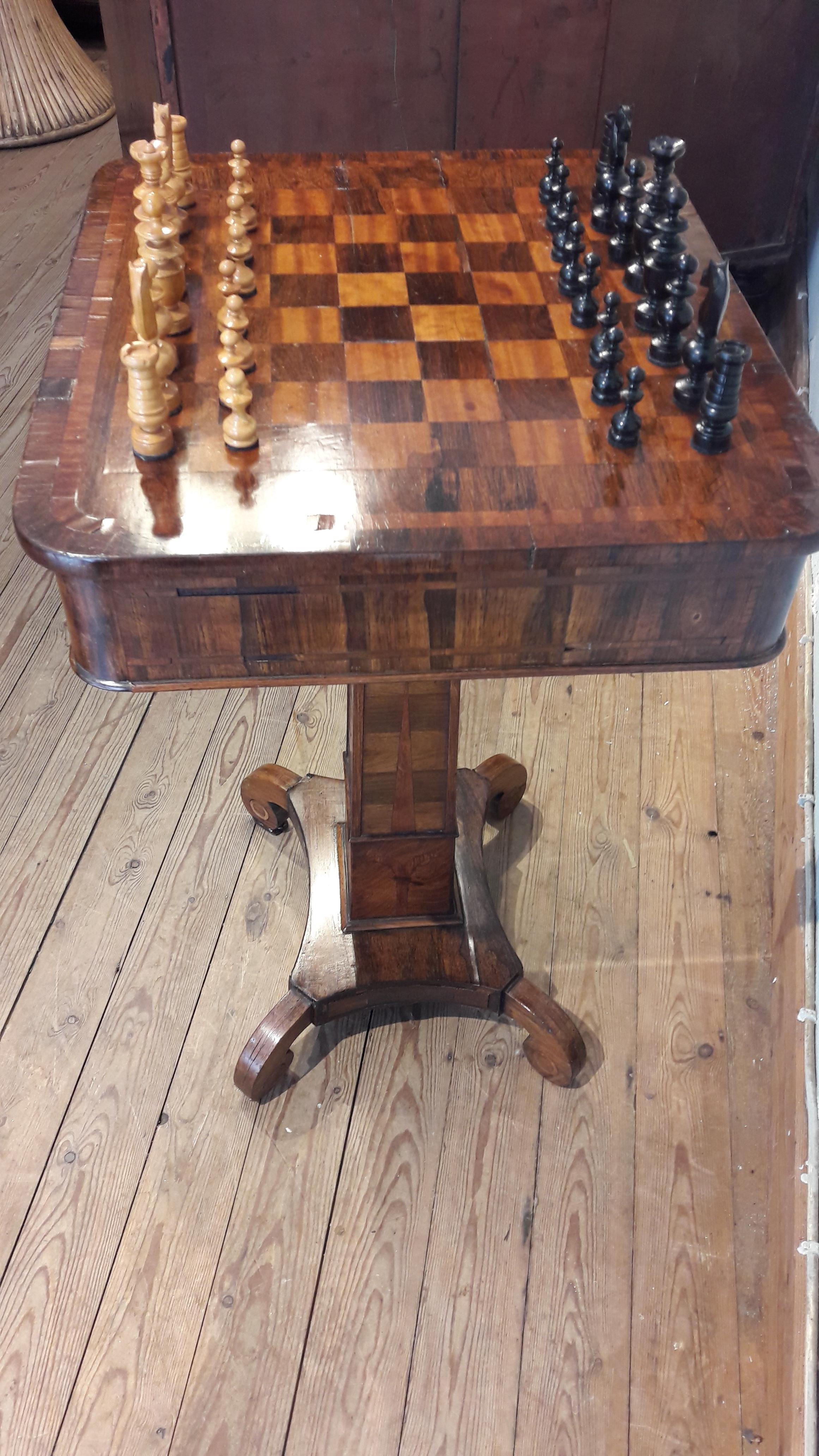 Biedermeier Walnut Chess Table In Fair Condition In Antwerp, Antwerp