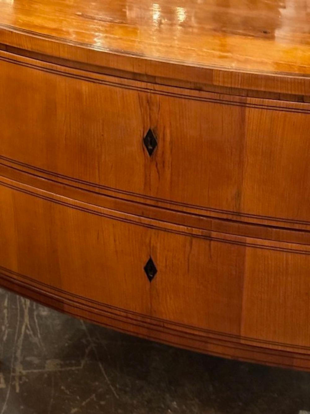 Cassapanca Biedermeier in noce In condizioni buone in vendita a Dallas, TX