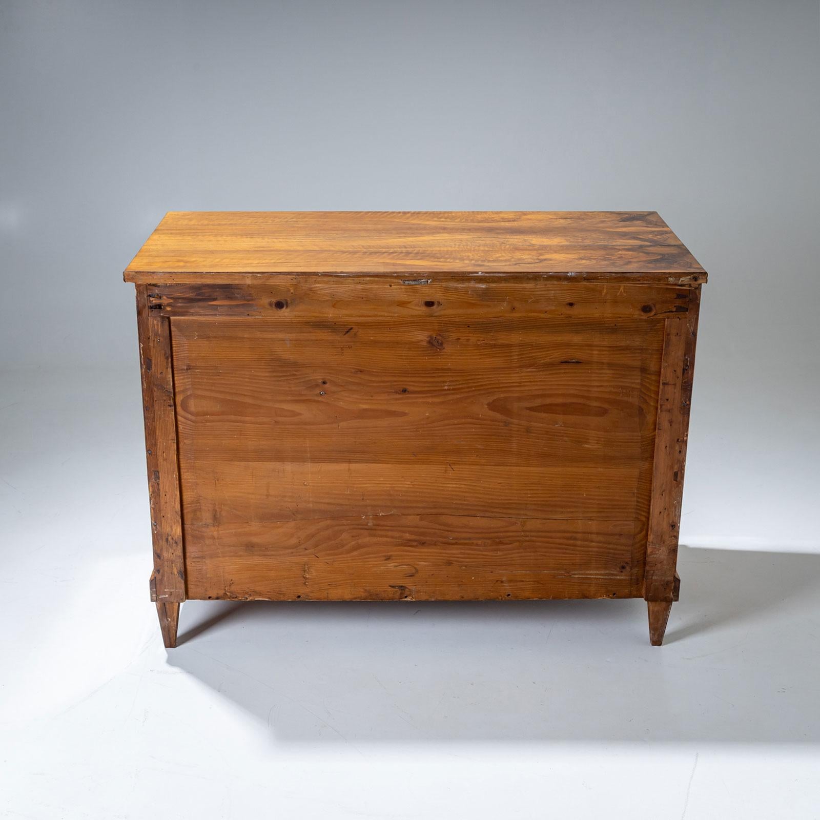 Cassettiera in noce Biedermeier, circa 1820 6