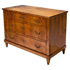 Cómoda Biedermeier de nogal, hacia 1820