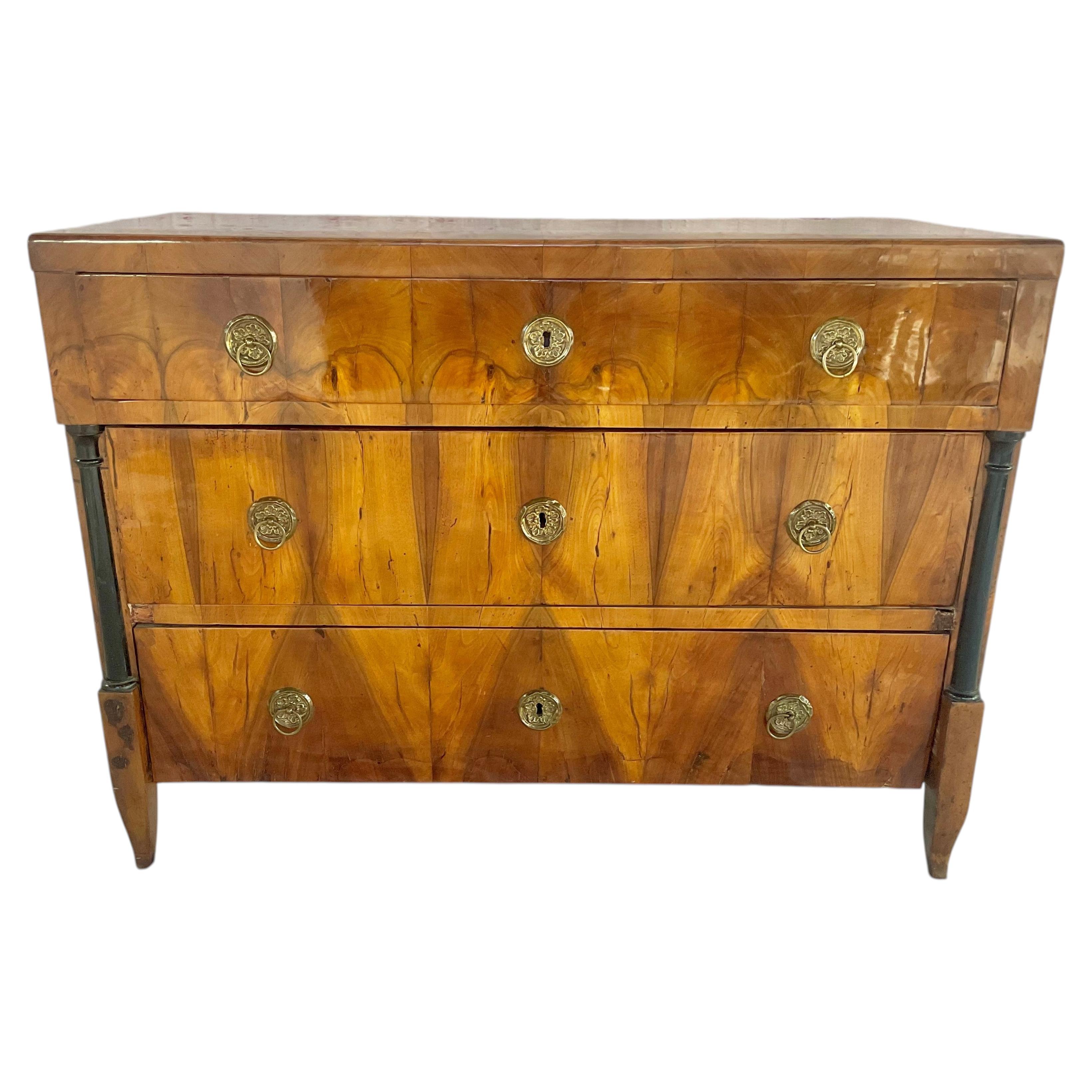 Cassettiera in noce Biedermeier, Germania, circa 1830 in vendita
