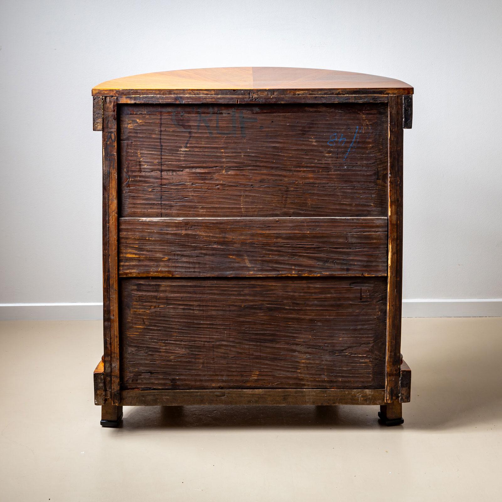 Cabinet Biedermeier Demilune en noyer avec détails ébonisés, Allemagne en vente 6
