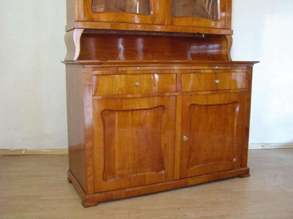 Biedermeier Walnut Dresser  Nut from 1900 In Good Condition For Sale In Kraków, Małopolska