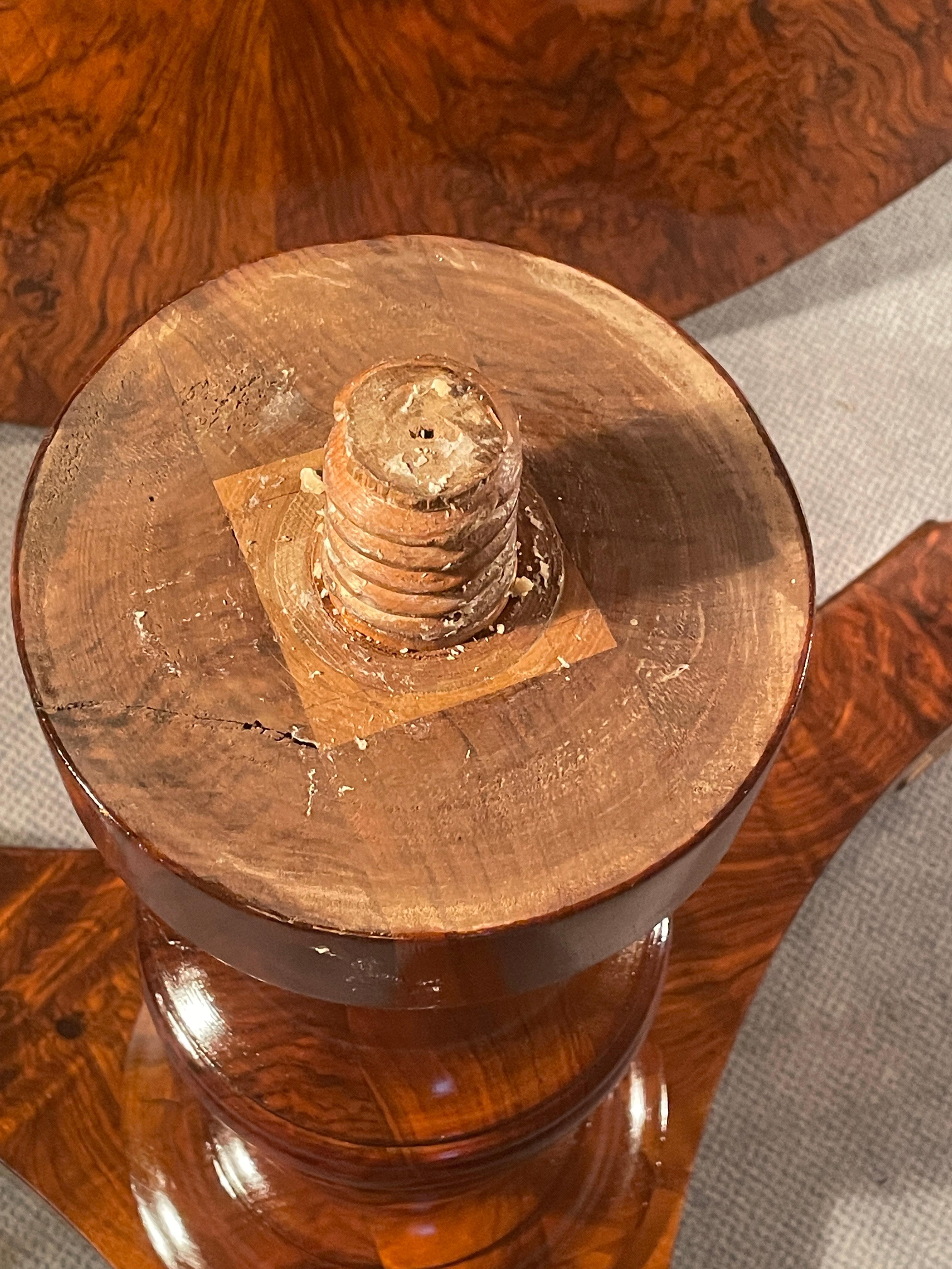 Biedermeier Walnut Table, 1820 In Good Condition In Belmont, MA