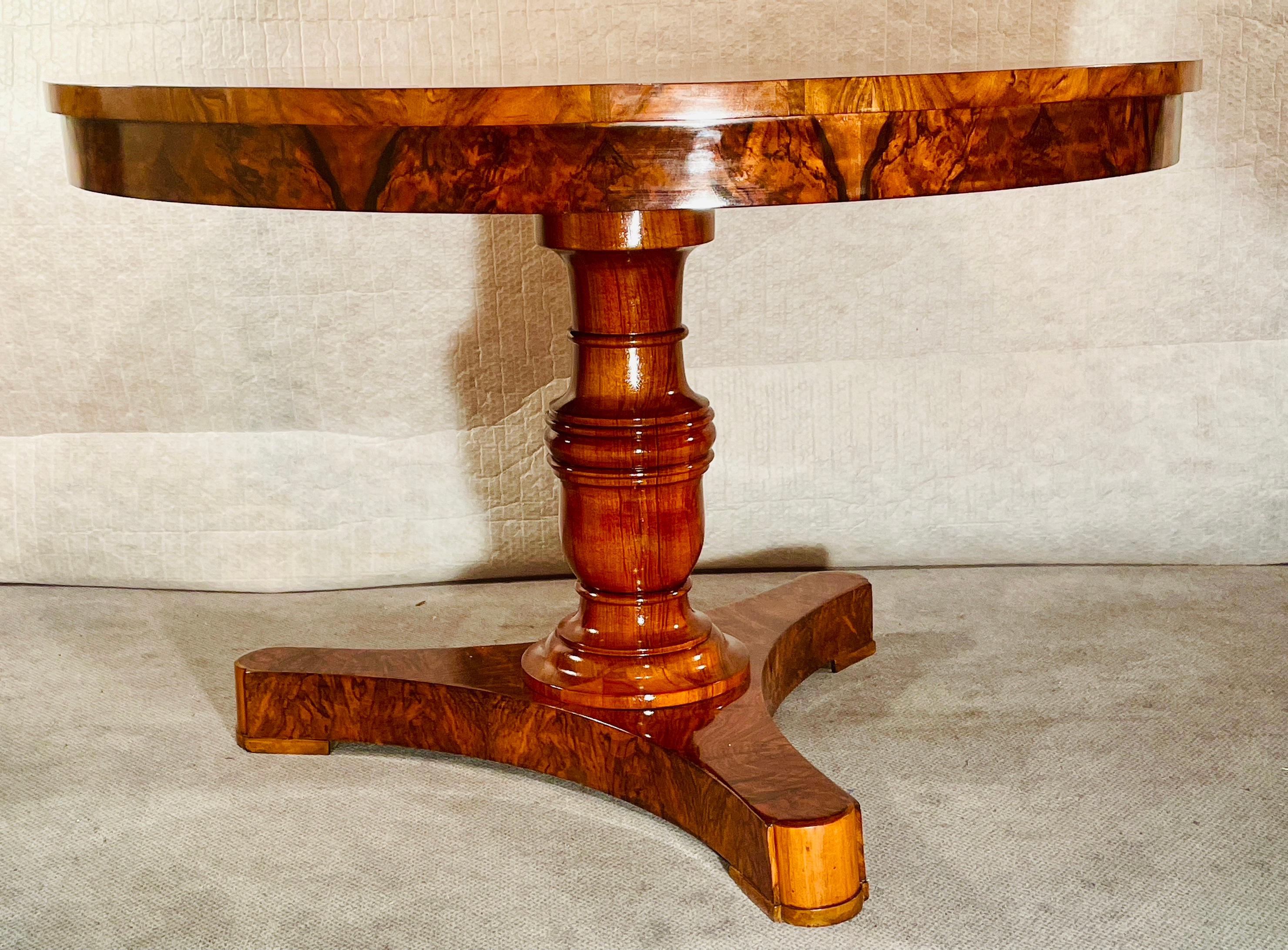 Biedermeier Walnut Table, 1820 1