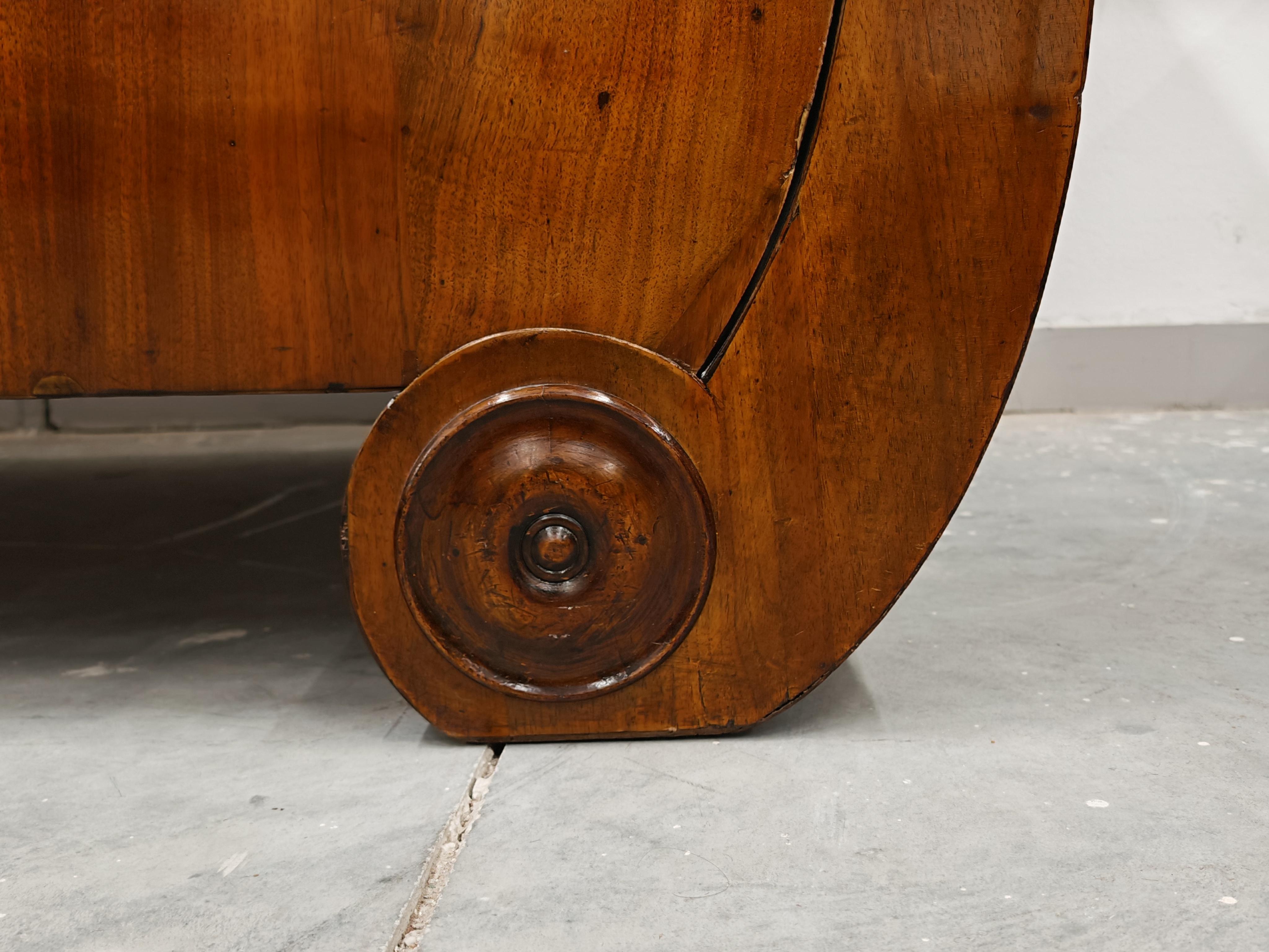 Lit de repos Biedermeier en placage de noyer, Autriche, années 1820 en vente 9