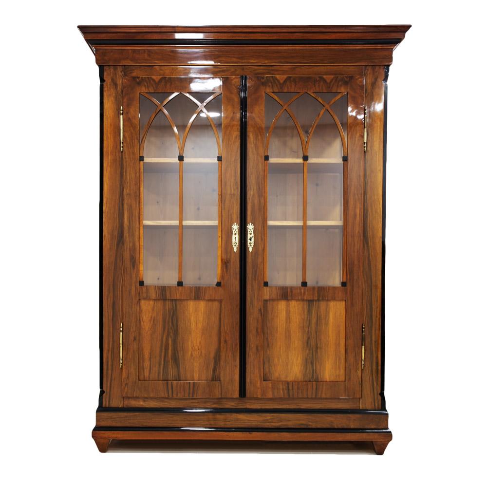 This Biedermeier vitrine comes from Austria and was made in 19th century. The piece is made of walnut wood. It is after professional renovation and is in very good condition. The surface is finished with shellac polish, applied by hand with a high