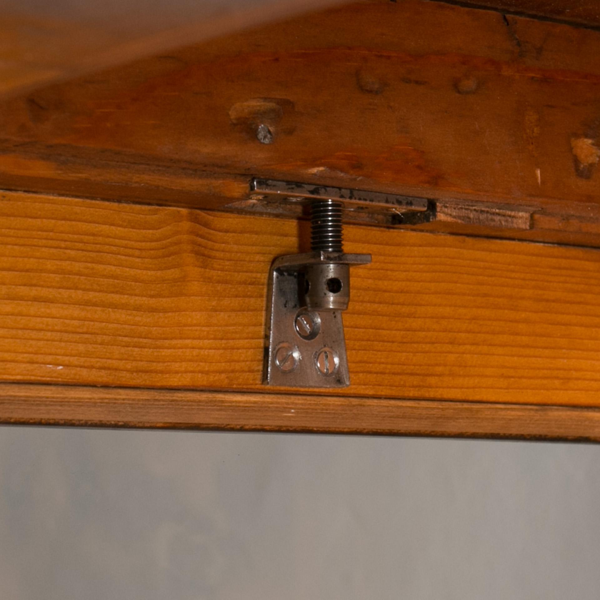 Biedermeier-Vitrine aus Nussbaumholz, Deutschland, 19. Jahrhundert 8