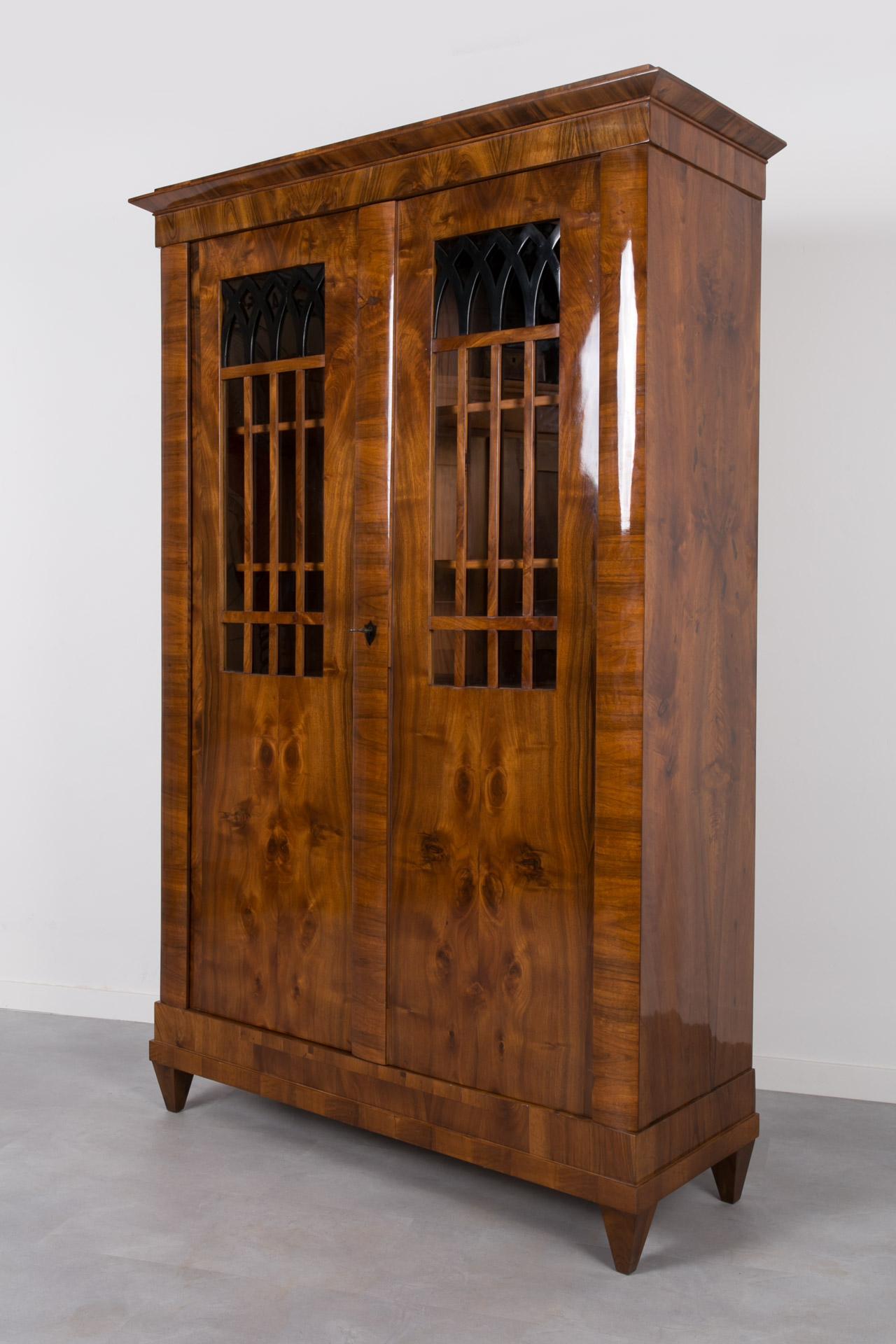 This Biedermeier vitrine comes from Germany and was made in 19th century. The piece is made of pine wood veneered with beautiful walnut. It is after professional renovation and is in very good condition. The surface is finished with shellac polish,