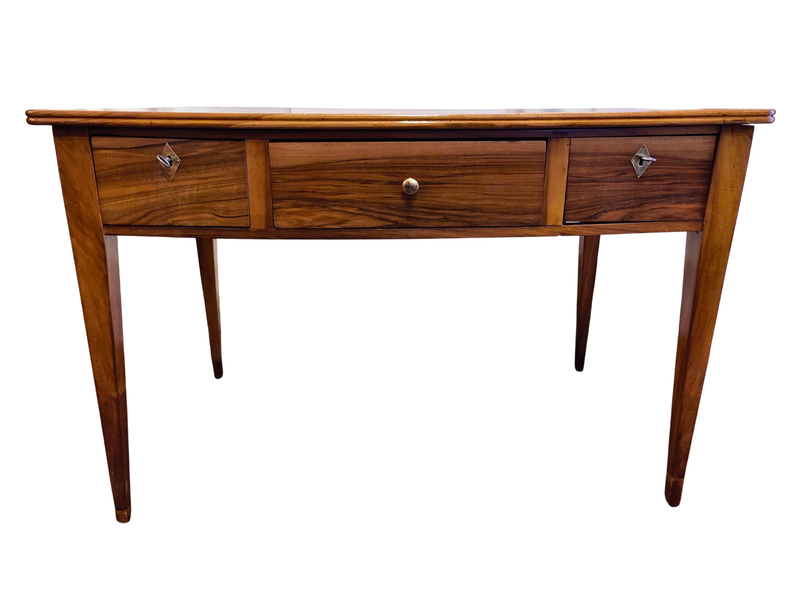 19th Century Biedermeier Walnut Writing Desk Table, South Germany circa 1825 For Sale