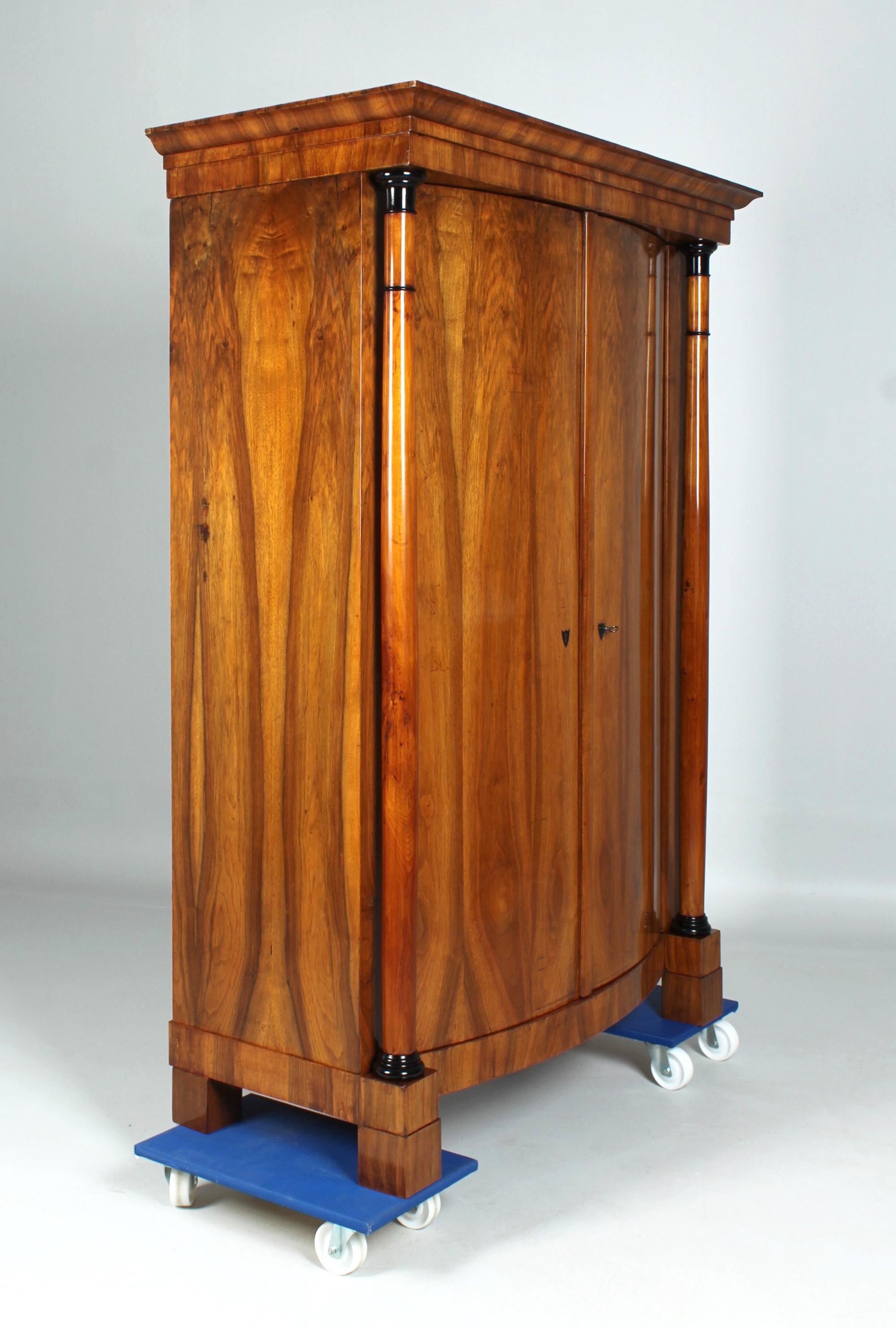 Biedermeier Wardrobe, Armoire, Walnut, Southern Germany, circa 1830 12