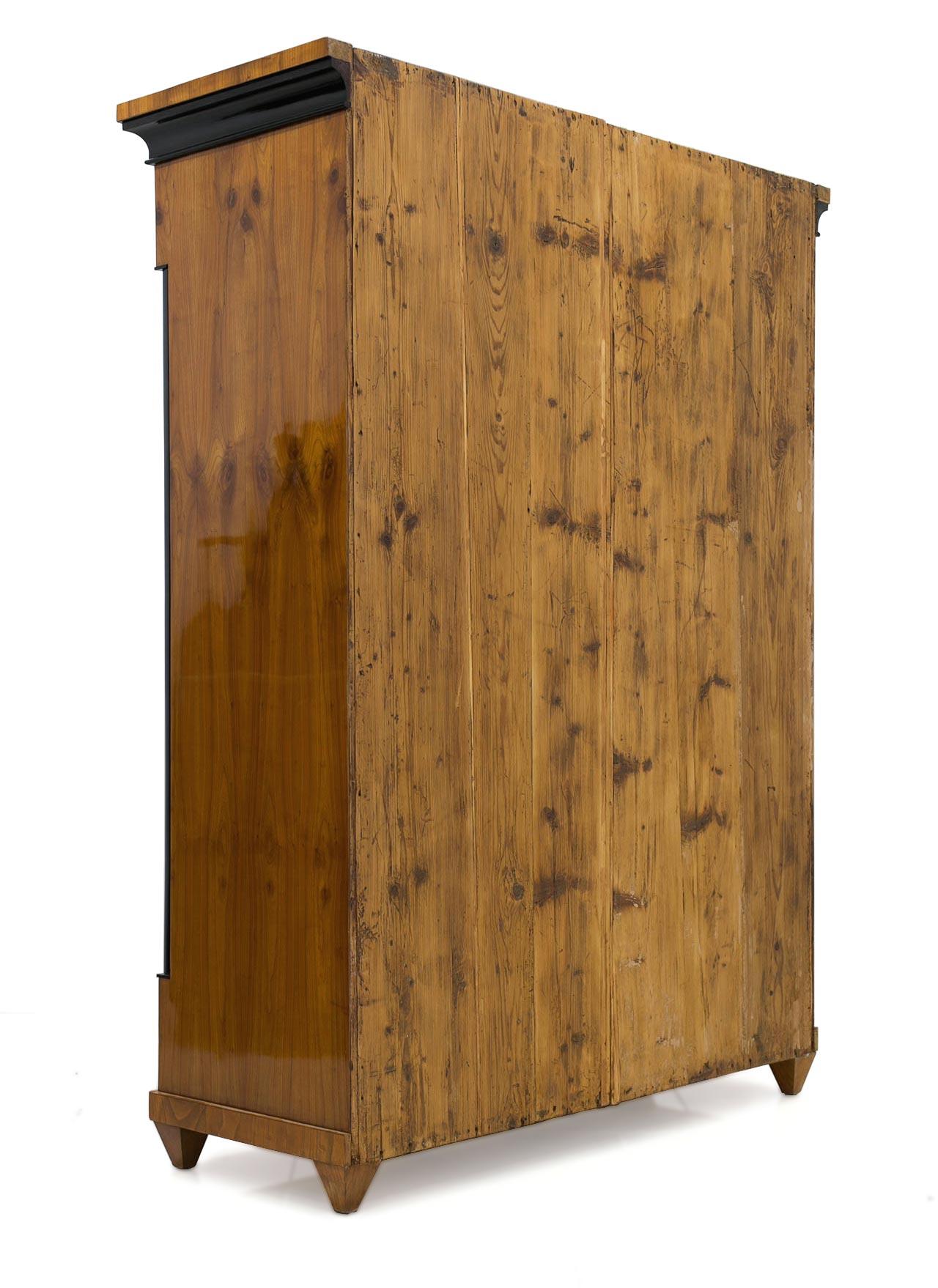 Biedermeier Wardrobe in Cherrywood Veneer, Germany, circa 1820 In Good Condition In Wrocław, Poland