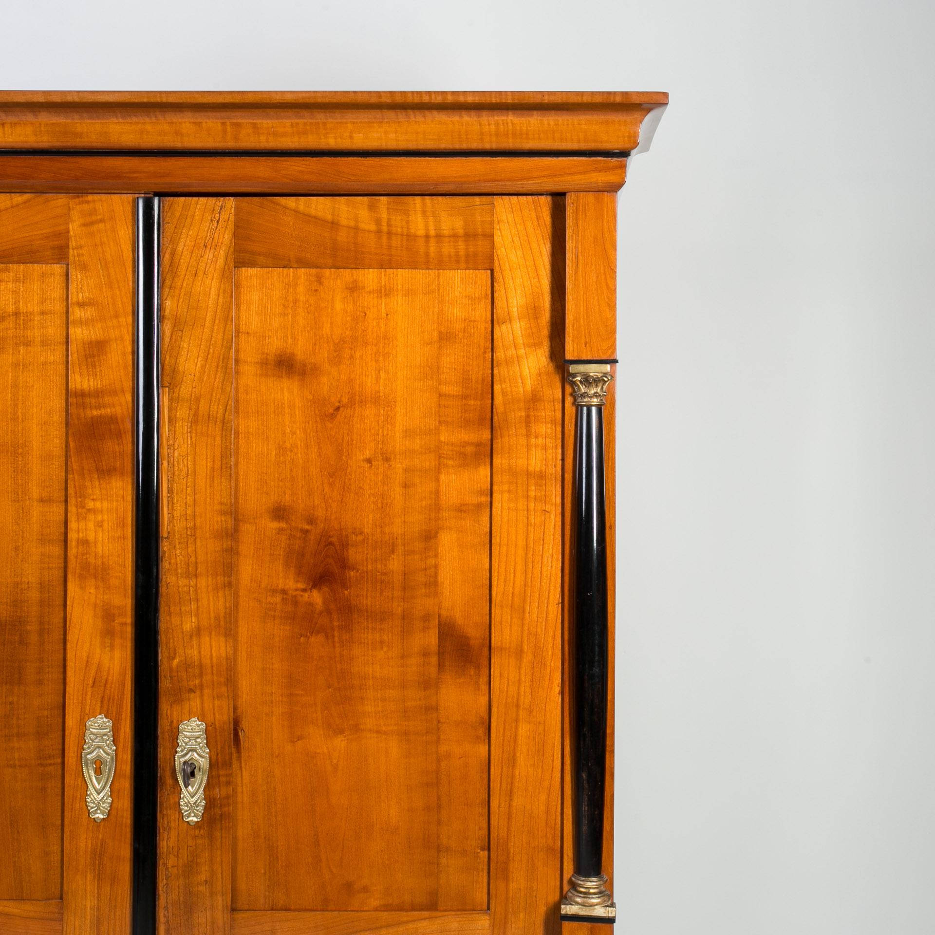 Armadio Biedermeier in ciliegio massiccio, Germania, XIX secolo in vendita 11