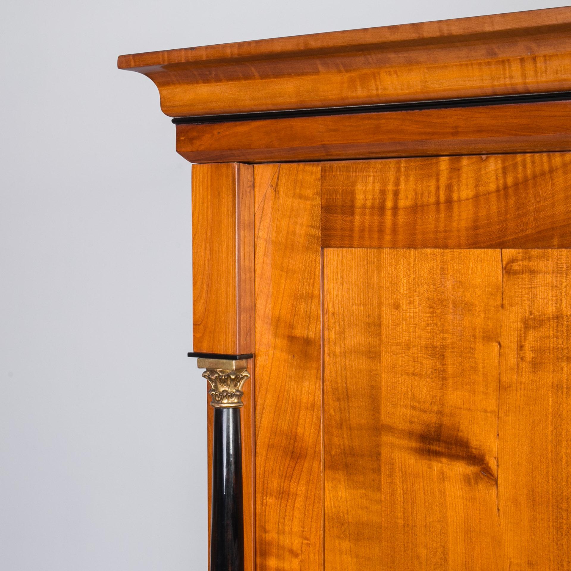 Armadio Biedermeier in ciliegio massiccio, Germania, XIX secolo in vendita 3
