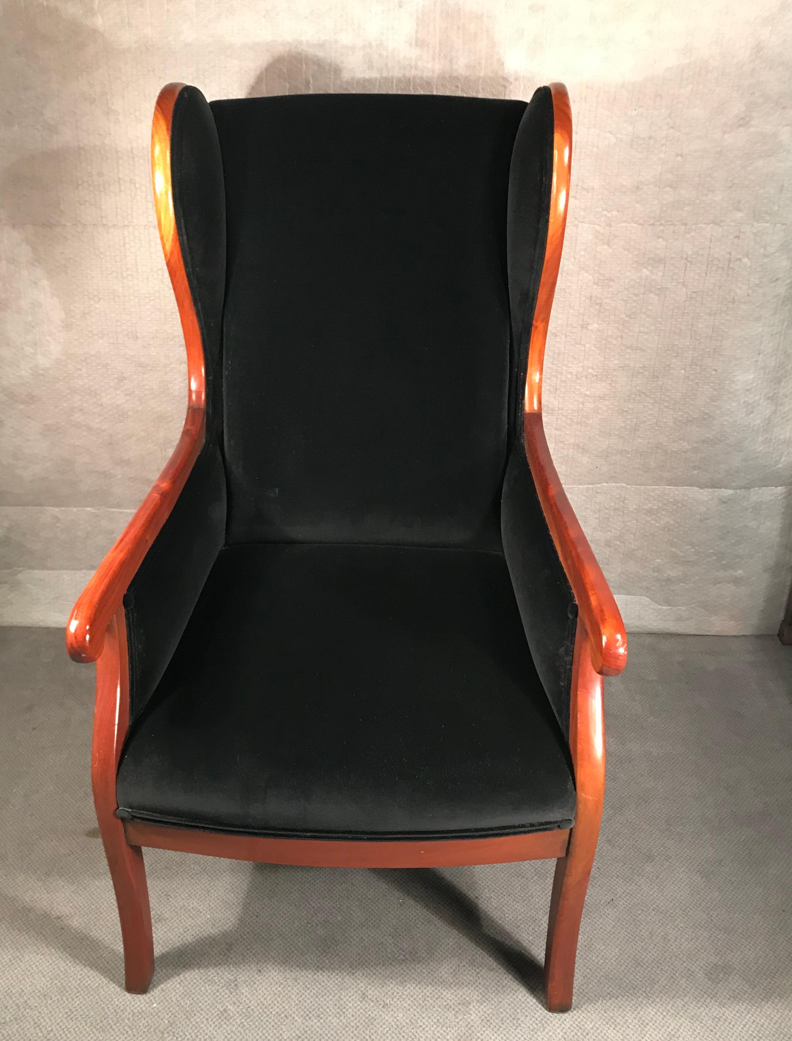 Biedermeier wingback armchair, South German 1840, yew tree.
This beautiful original Biedermeier wingback armchair is in very good refinished condition. The seat and back are covered with a dark blue velvet fabric.
The chair is comfortable and could