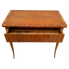 Biedermeier-Arbeitstisch mit Schublade, Kirschbaumfurnier, Österreich, um 1830
